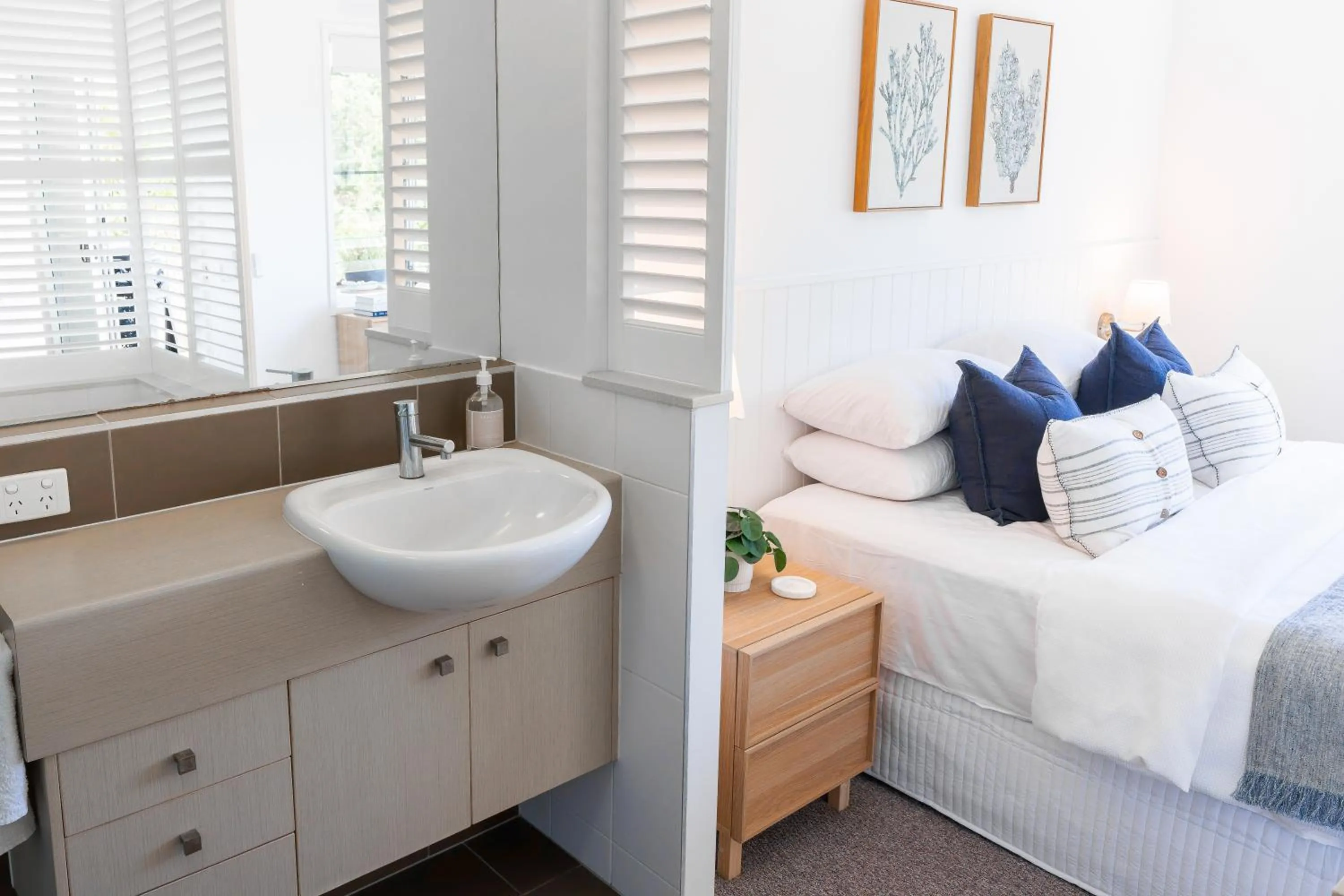 Bathroom in Airlie Summit Apartments