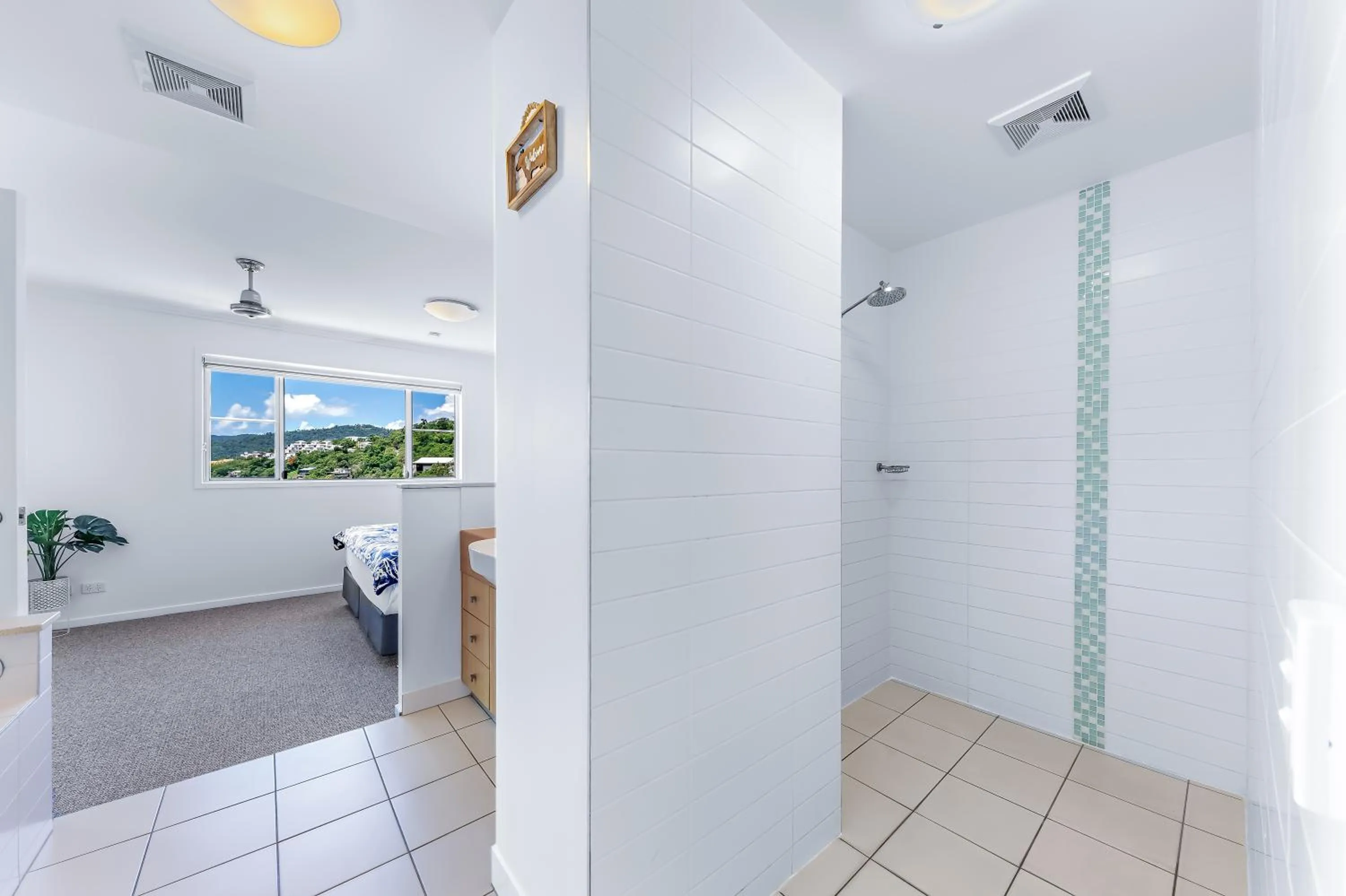 Bedroom in Airlie Summit Apartments