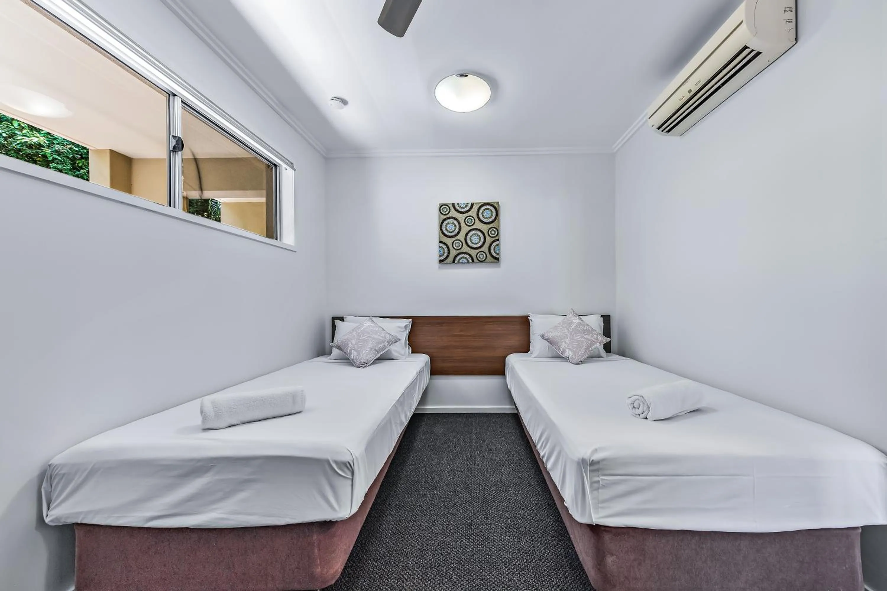 Bed in Airlie Summit Apartments