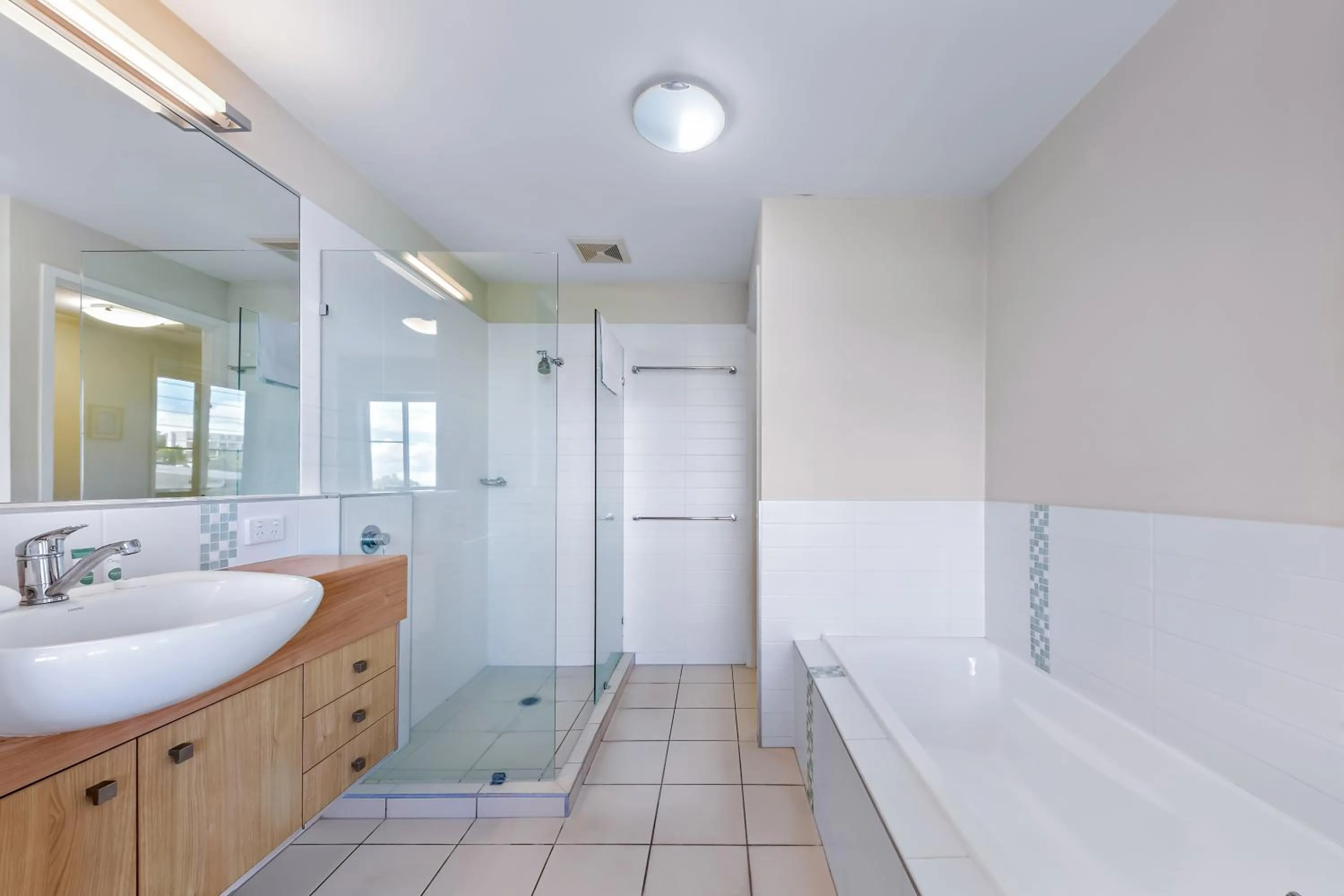 Bathroom in Airlie Summit Apartments