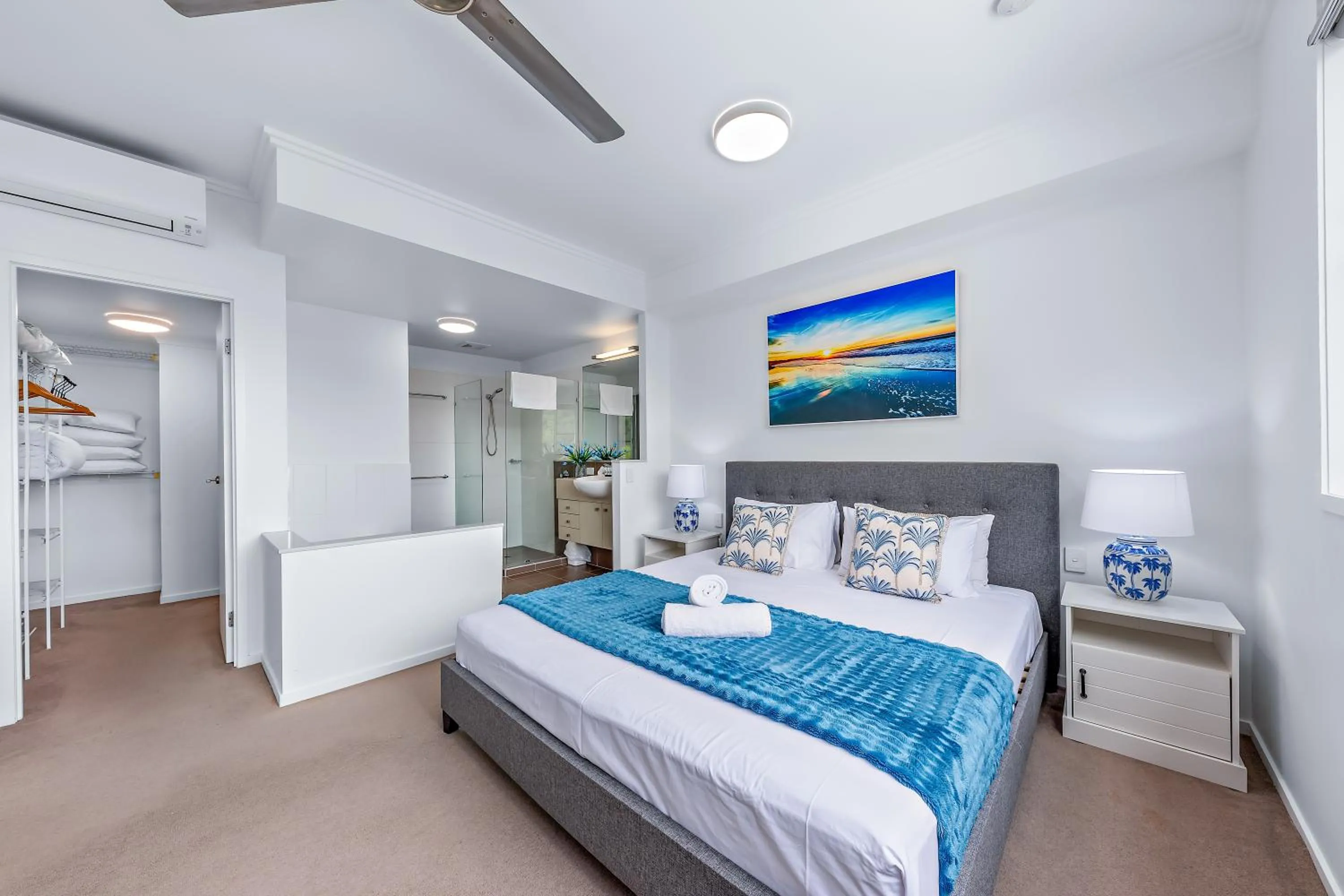 Bed in Airlie Summit Apartments