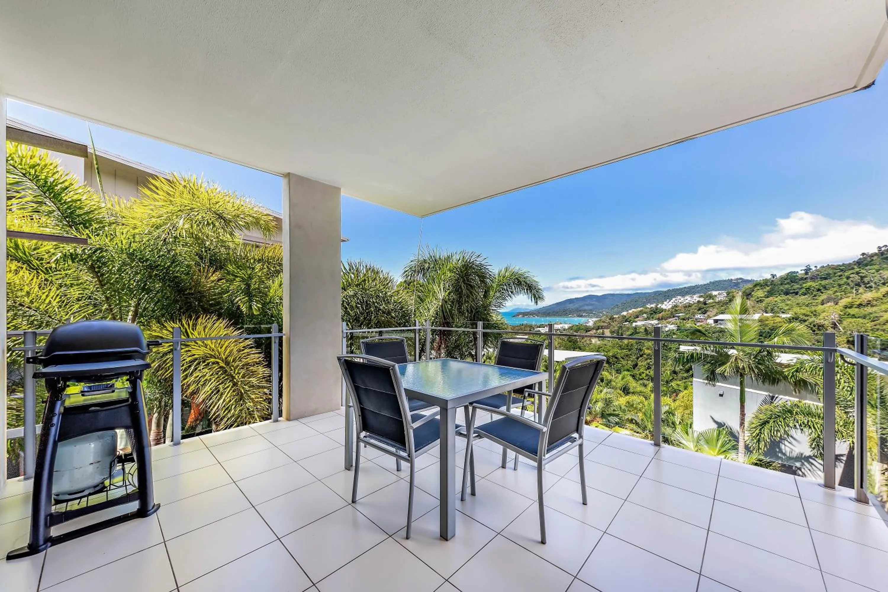 Day in Airlie Summit Apartments