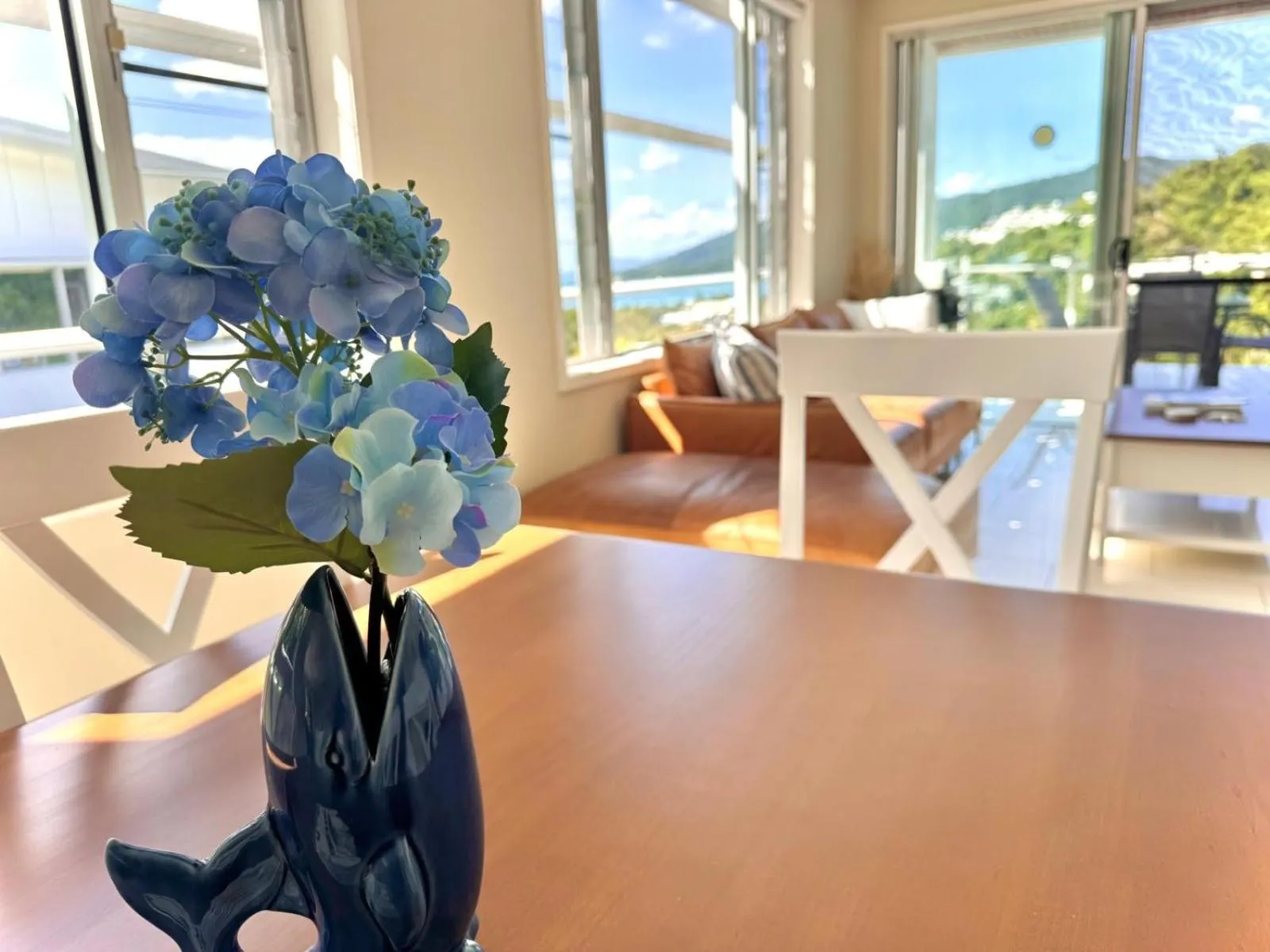 Living room in Airlie Summit Apartments