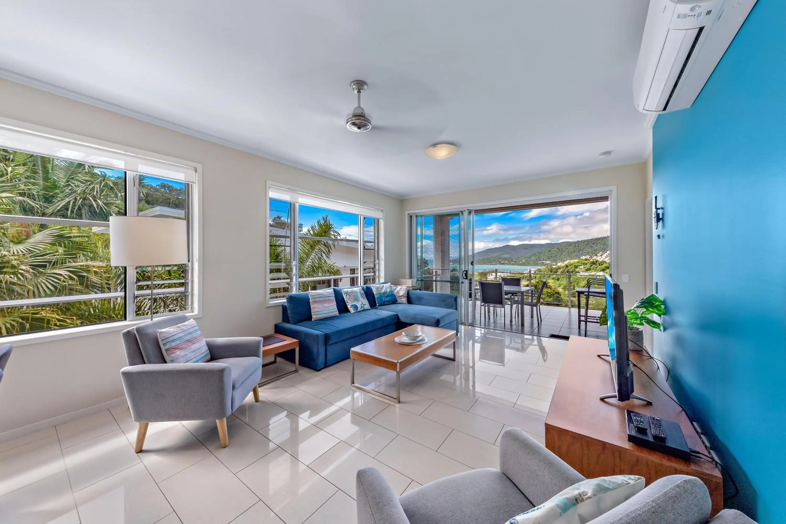 Living room in Airlie Summit Apartments