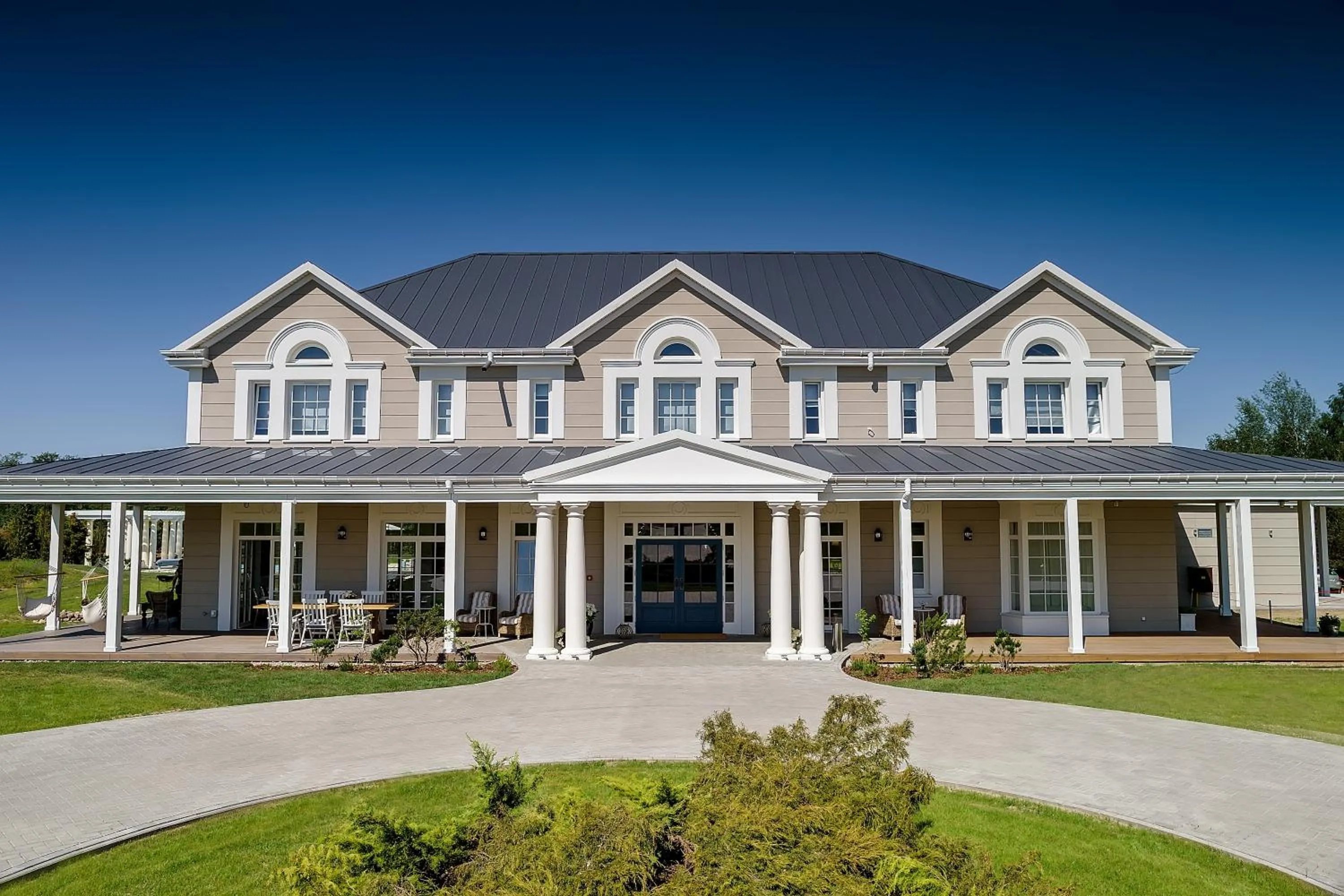 Property building in Rezydencja Miętowe Wzgórza Mansion House