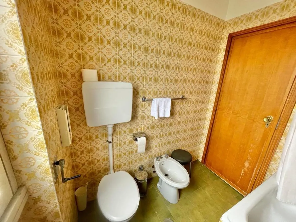Toilet in Hotel Ristorante La Sorgente