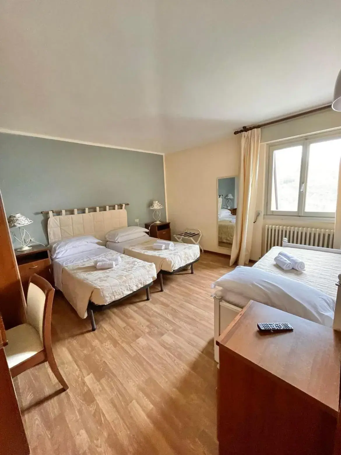 Triple Room with Lake View in Hotel Ristorante La Sorgente Triple Room with Lake View in Hotel Ristorante La Sorgente