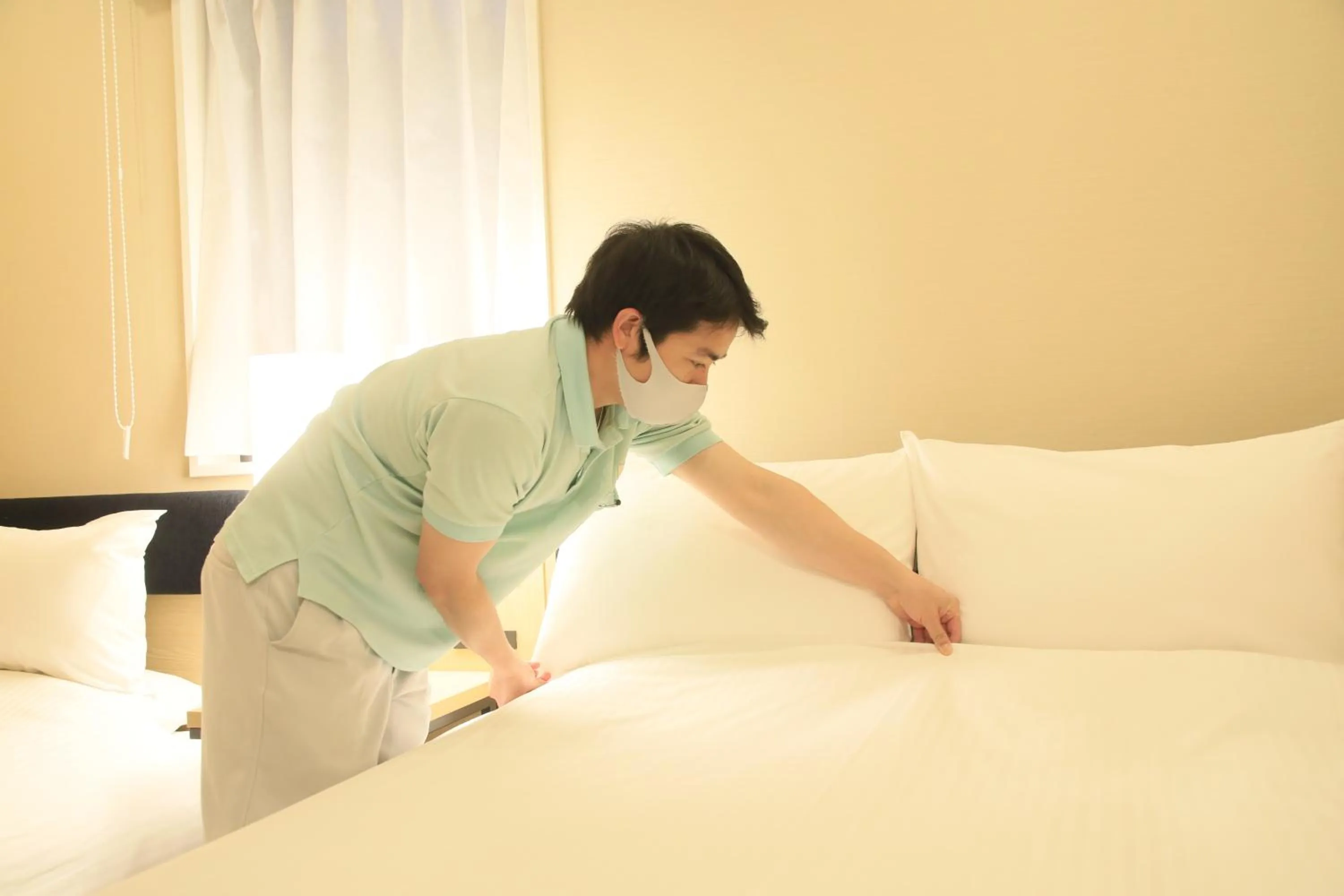 Staff, Bed in Hotel Nihonbashi Saibo