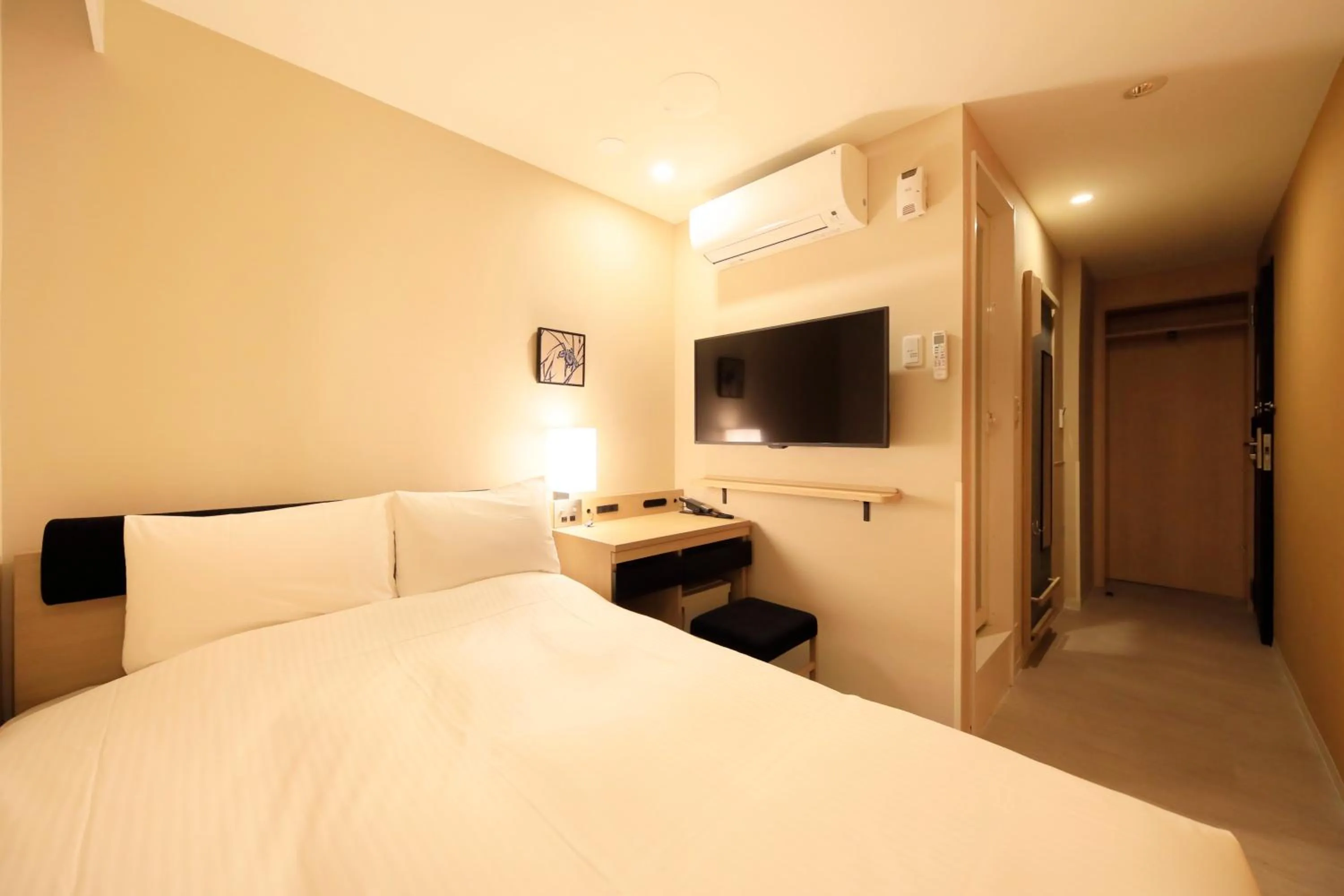 Photo of the whole room, Bed in Hotel Nihonbashi Saibo