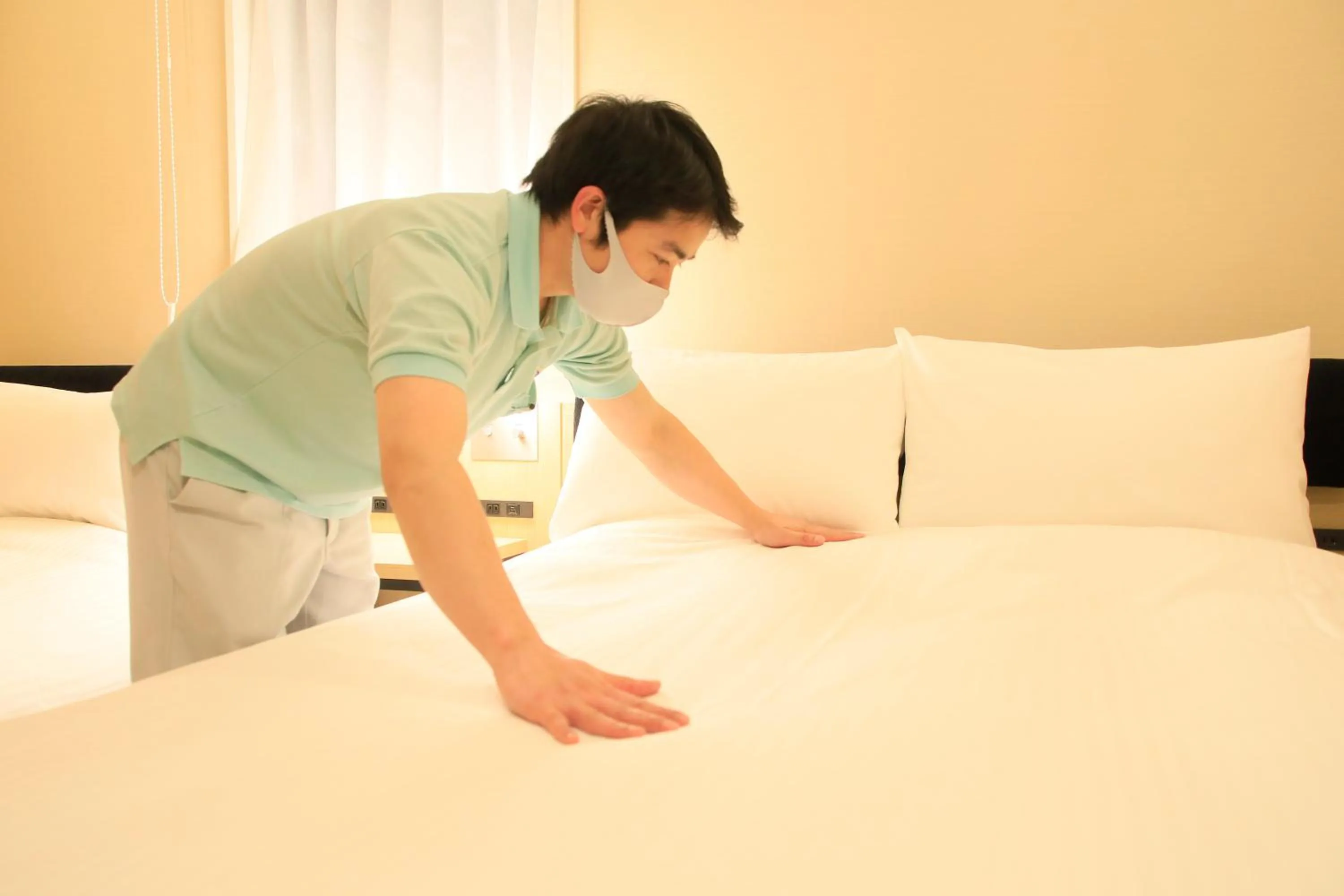 Staff, Bed in Hotel Nihonbashi Saibo
