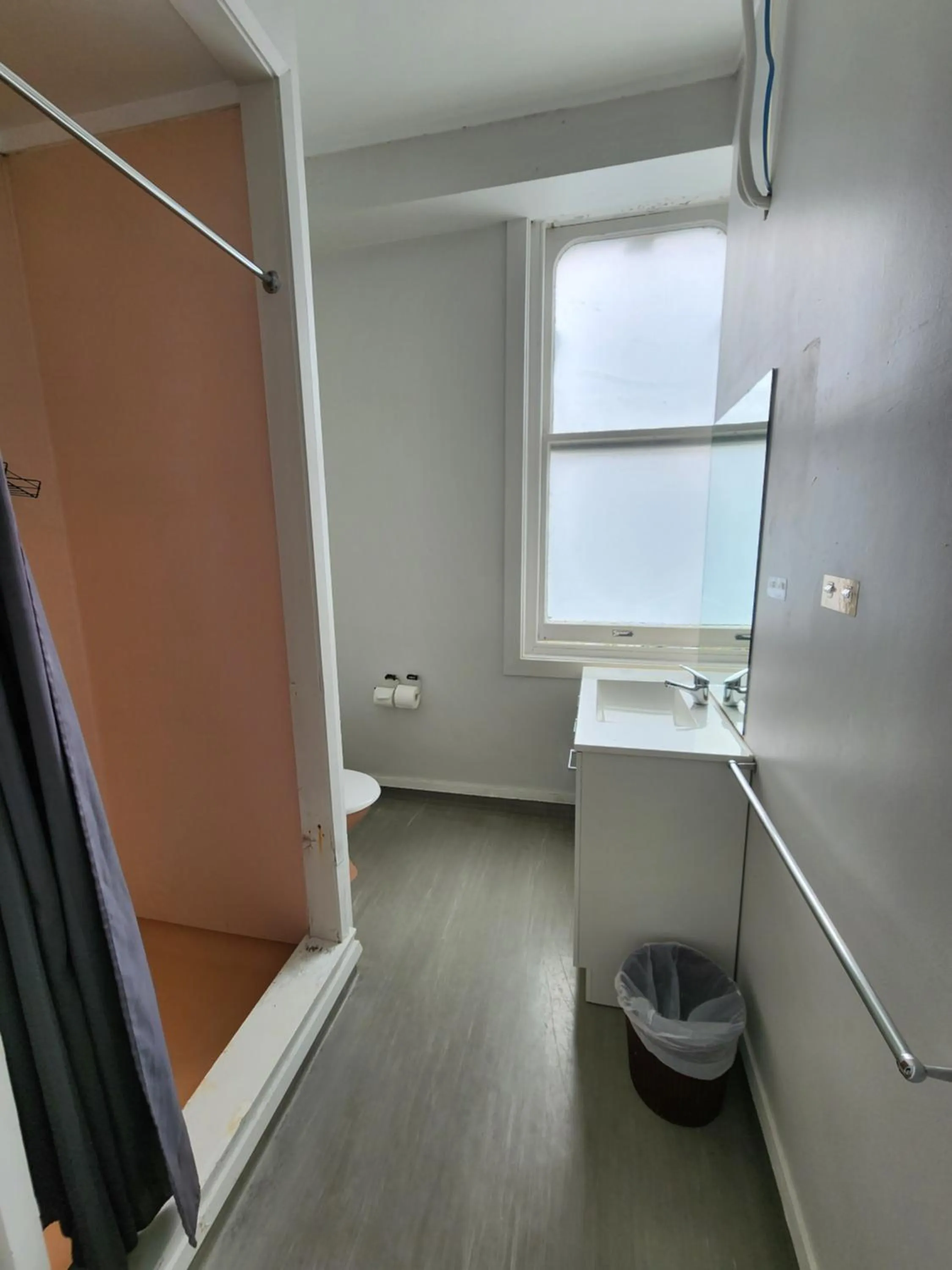 Toilet in Albion Hotel