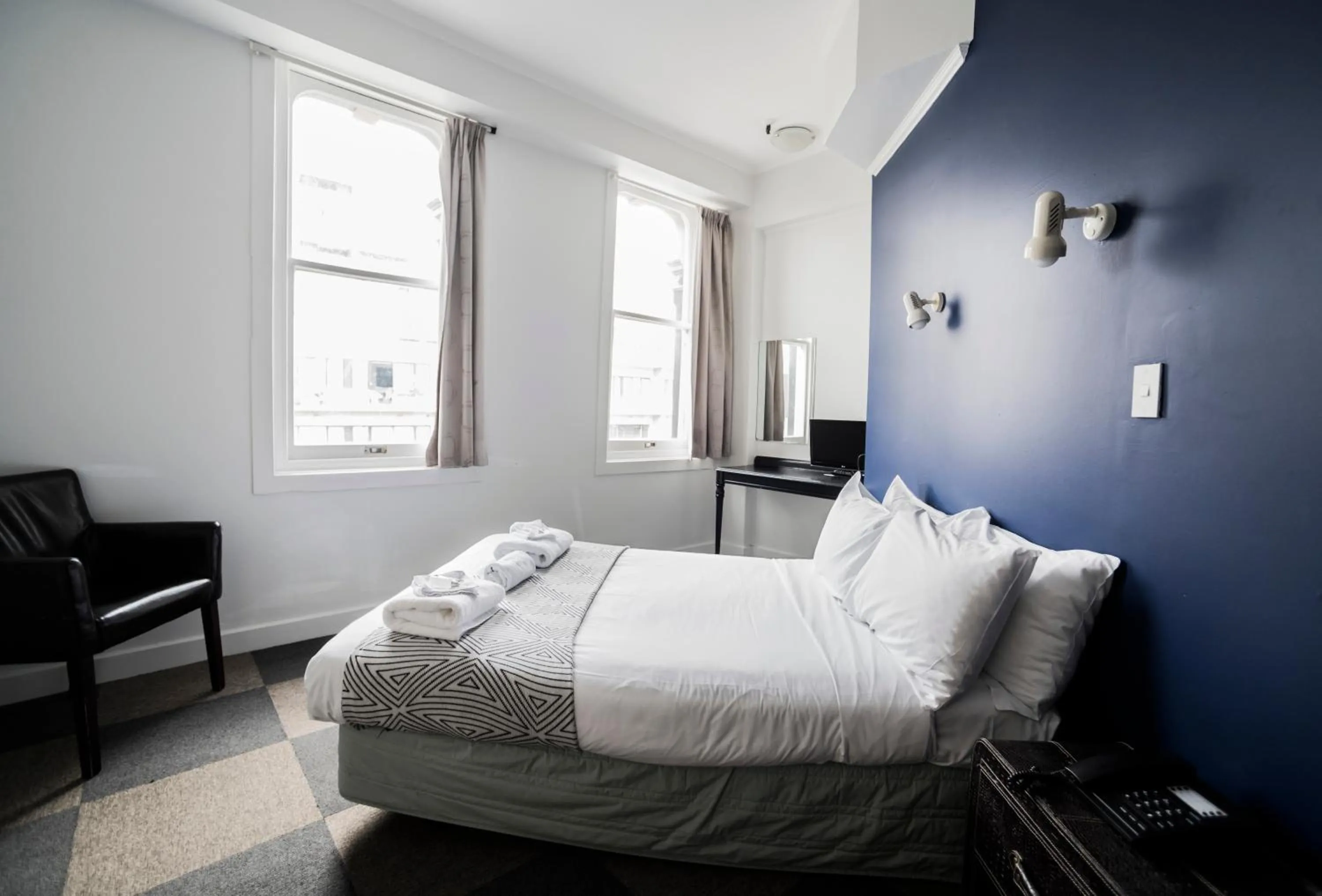 Bedroom, Bed in Albion Hotel