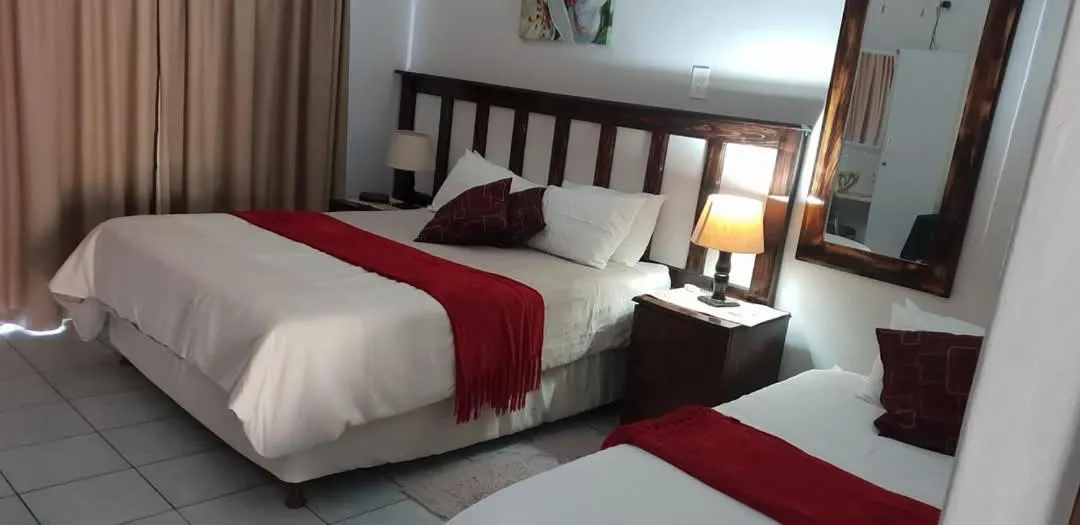 Bed in La Rochelle Inn