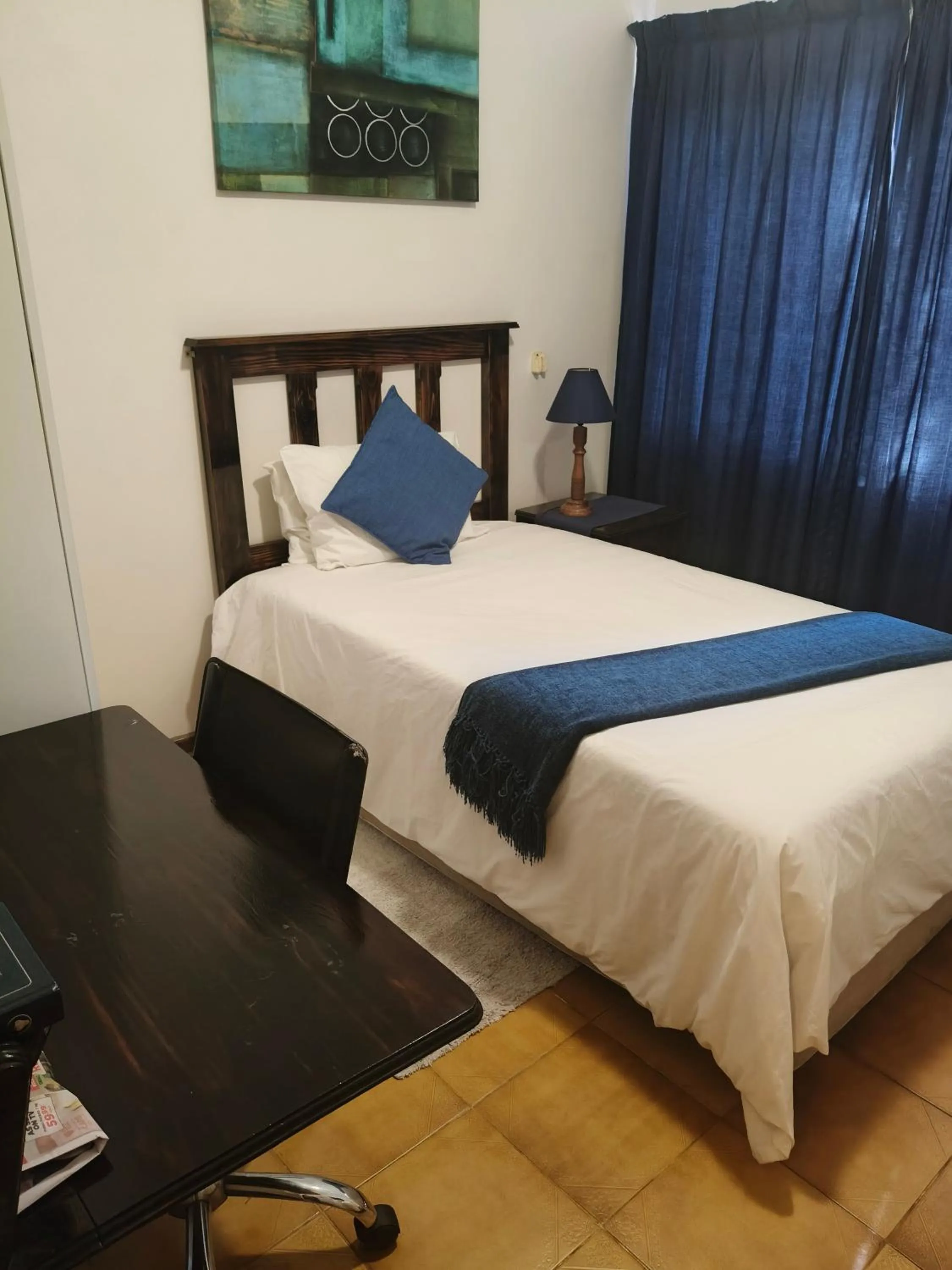 Bed in La Rochelle Inn