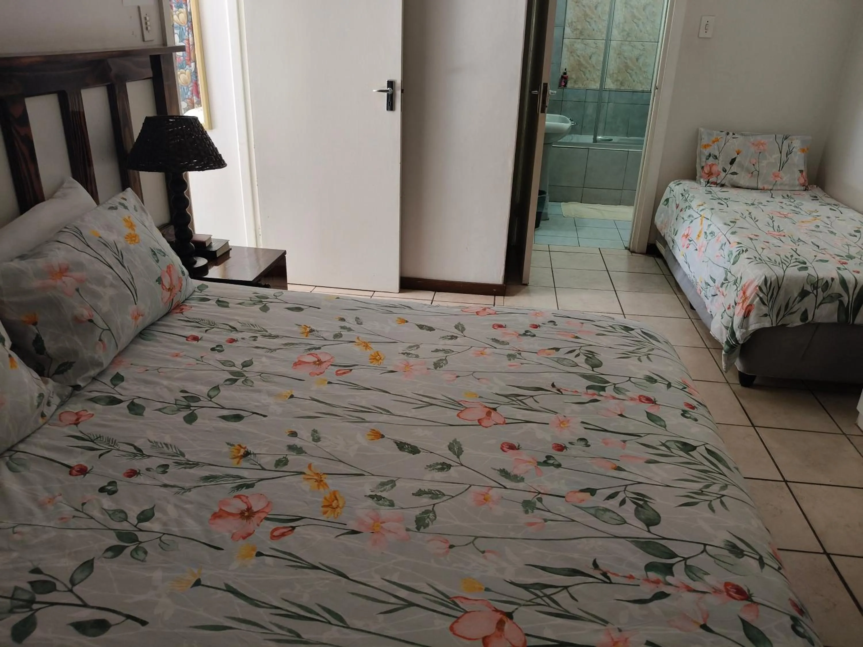 Bed in La Rochelle Inn