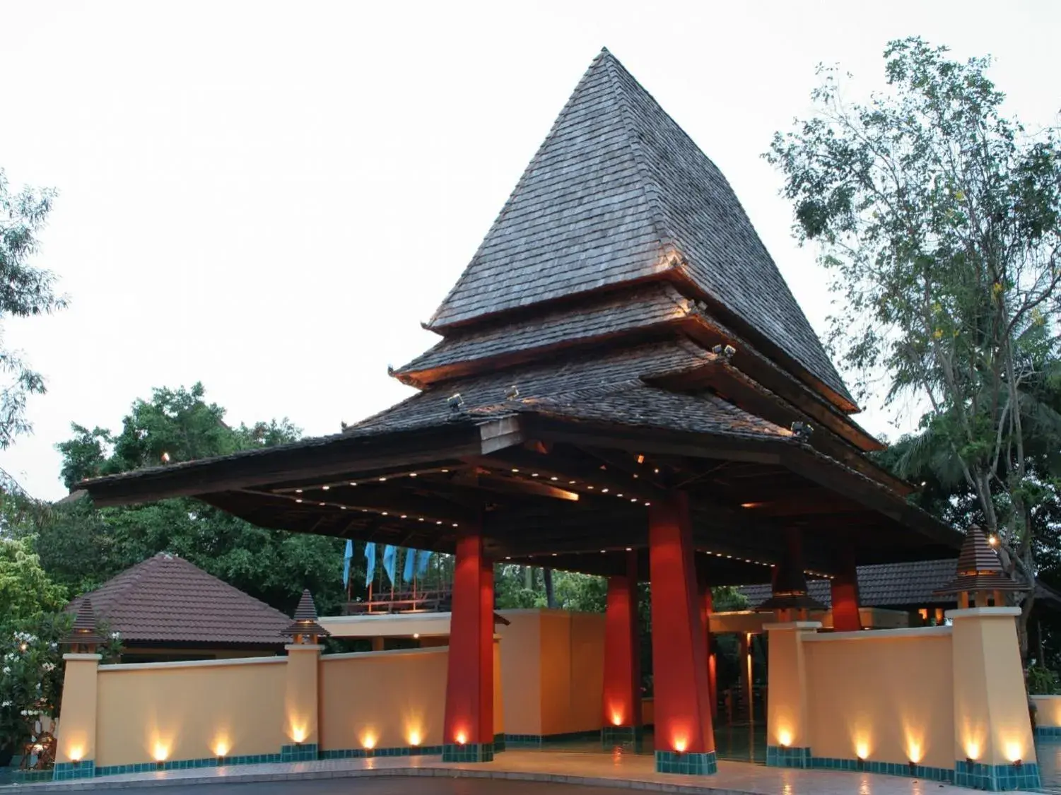 Facade/entrance in Rayong Resort Hotel โรงแรมระยองรีสอร์ท Facade/entrance in Rayong Resort Hotel โรงแรมระยองรีสอร์ท