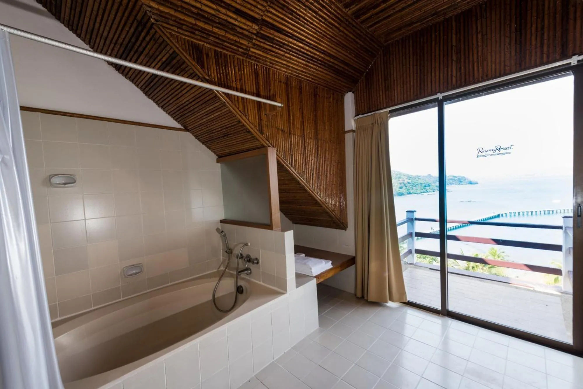 Rayong Resort Hotel โรงแรมระยองรีสอร์ท