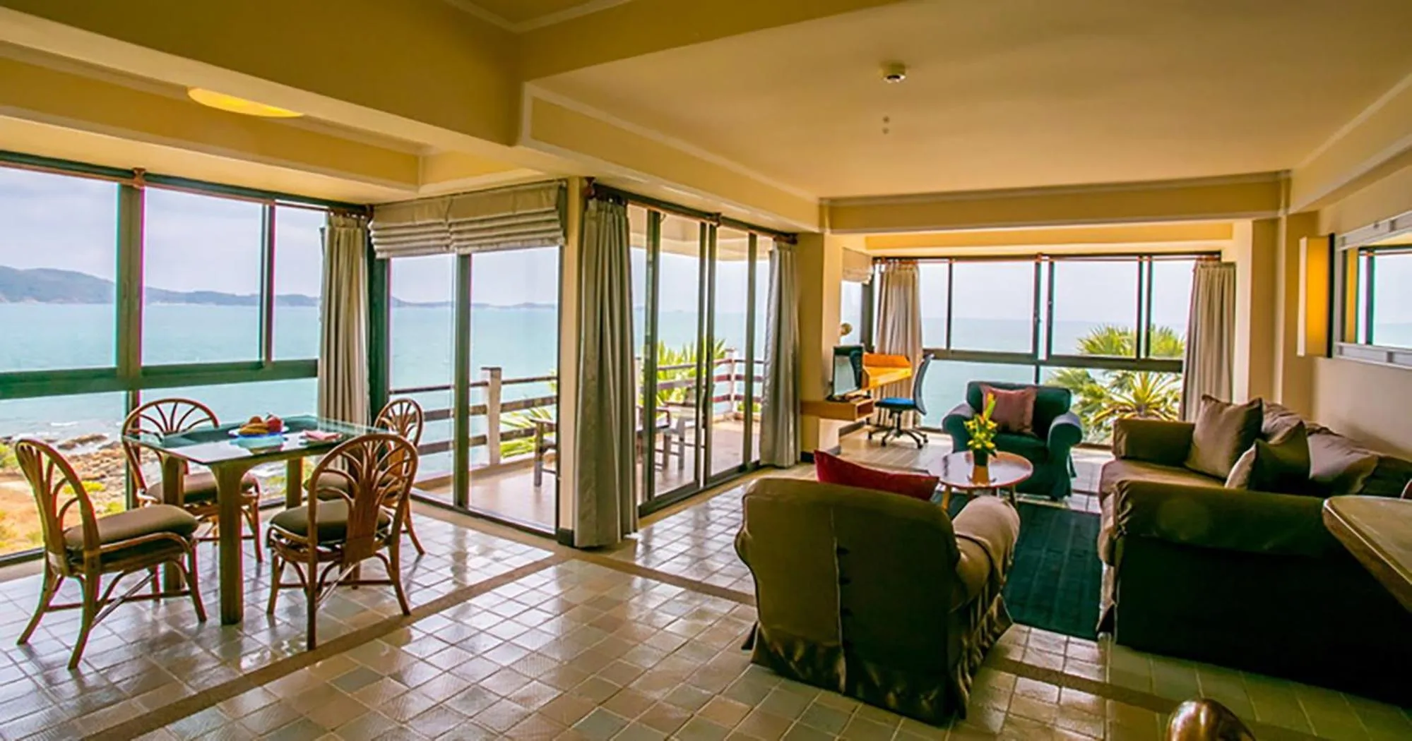 Balcony/Terrace in Rayong Resort Hotel โรงแรมระยองรีสอร์ท