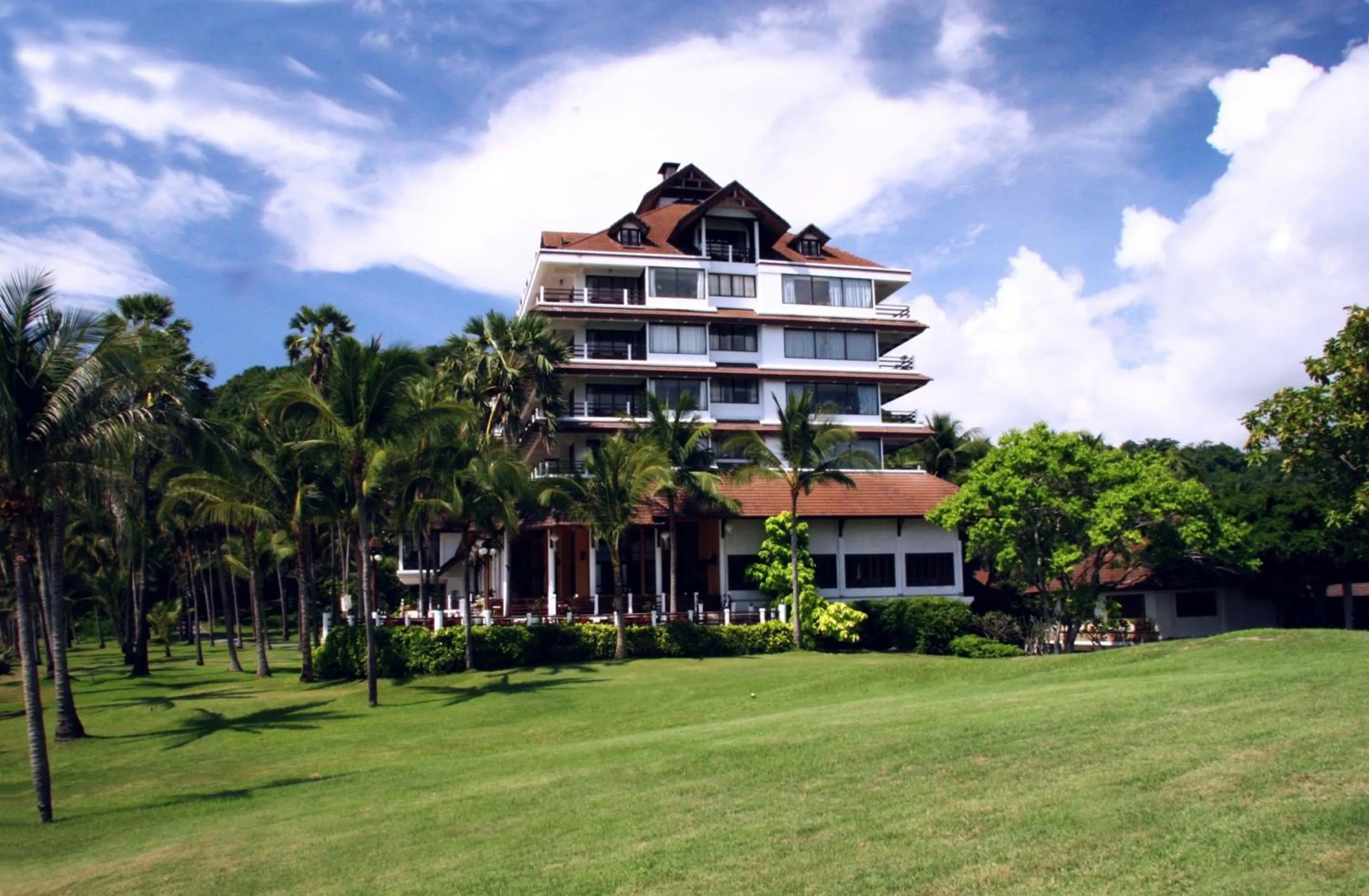 Facade/entrance in Rayong Resort Hotel โรงแรมระยองรีสอร์ท