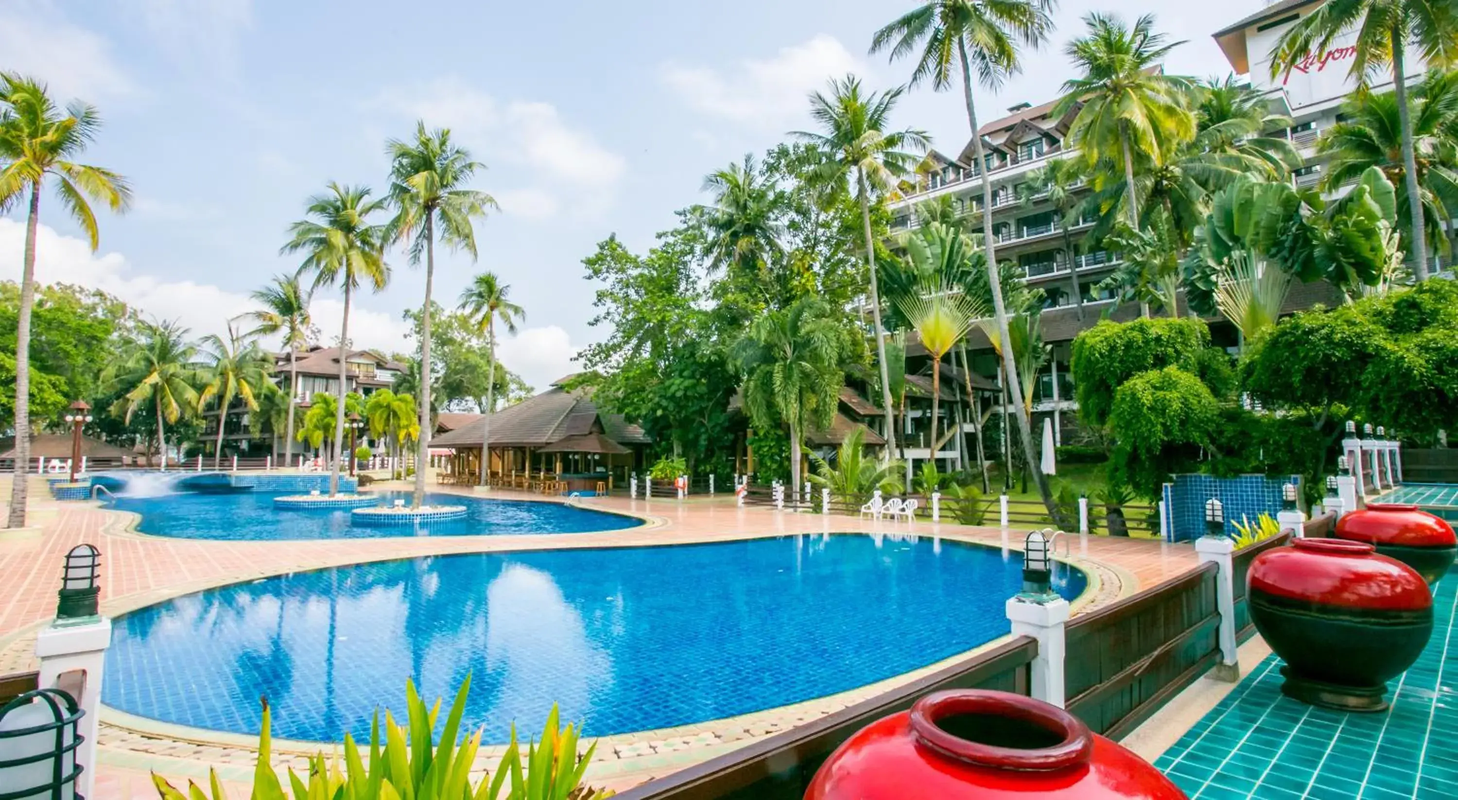 Swimming pool in Rayong Resort Hotel โรงแรมระยองรีสอร์ท Swimming pool in Rayong Resort Hotel โรงแรมระยองรีสอร์ท