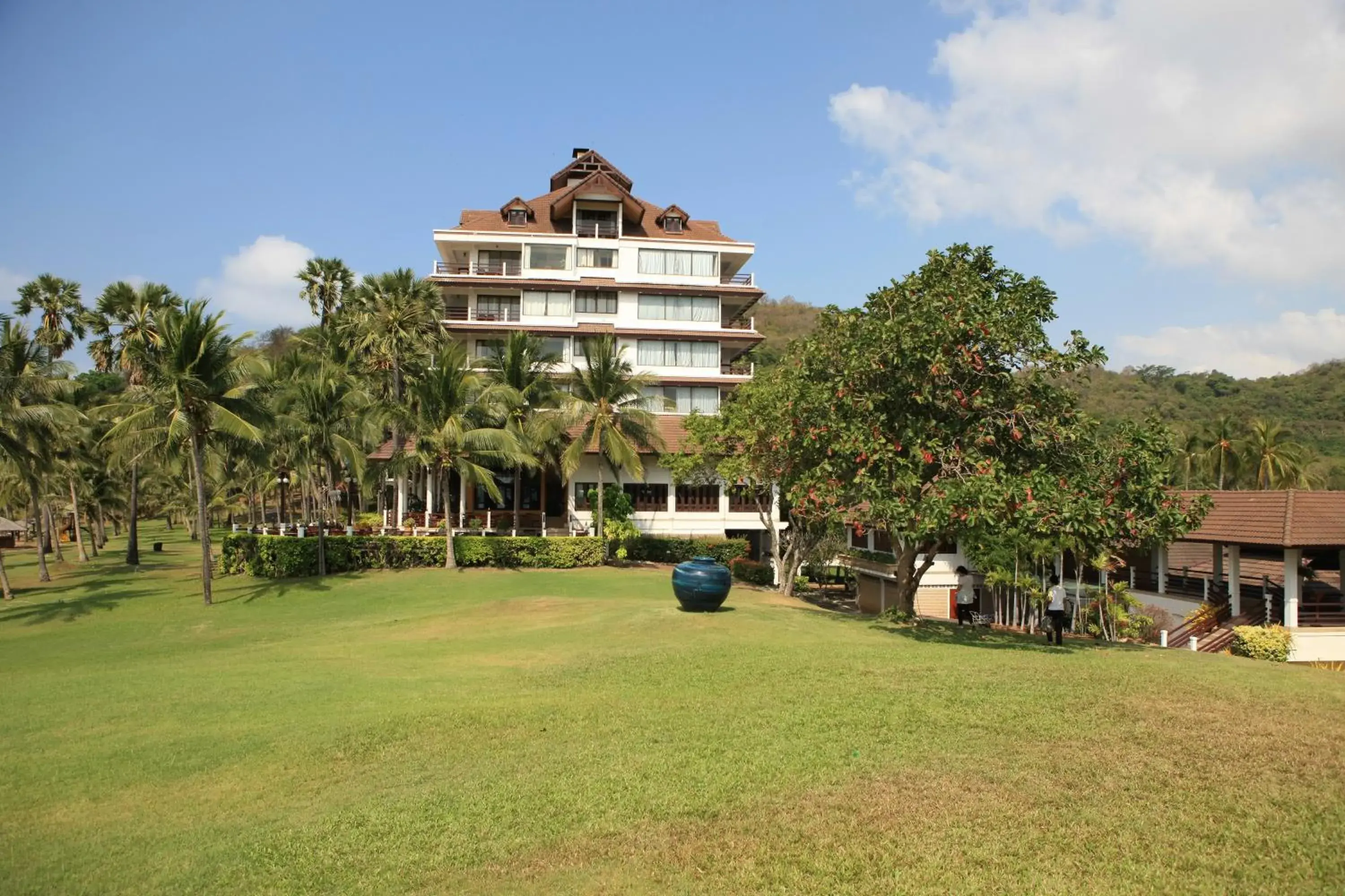Facade/entrance in Rayong Resort Hotel โรงแรมระยองรีสอร์ท Facade/entrance in Rayong Resort Hotel โรงแรมระยองรีสอร์ท