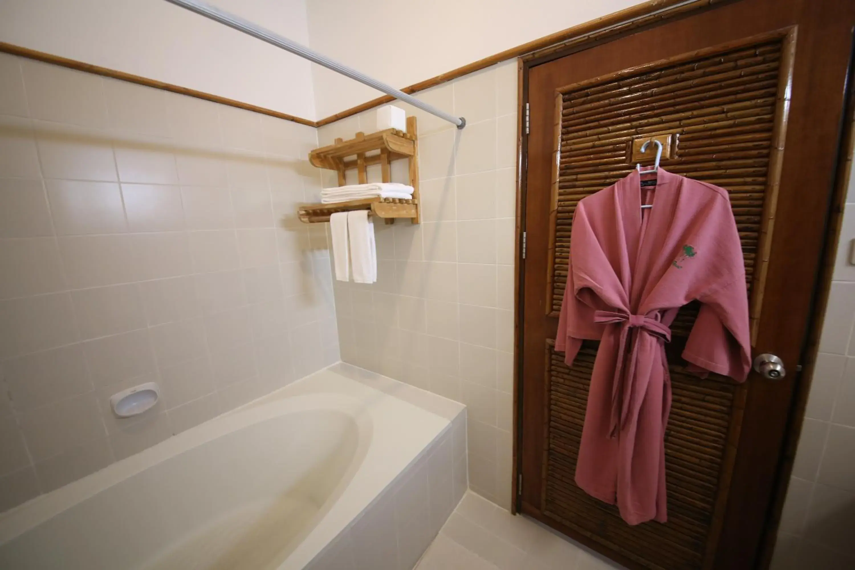 Bathroom in Rayong Resort Hotel โรงแรมระยองรีสอร์ท Bathroom in Rayong Resort Hotel โรงแรมระยองรีสอร์ท