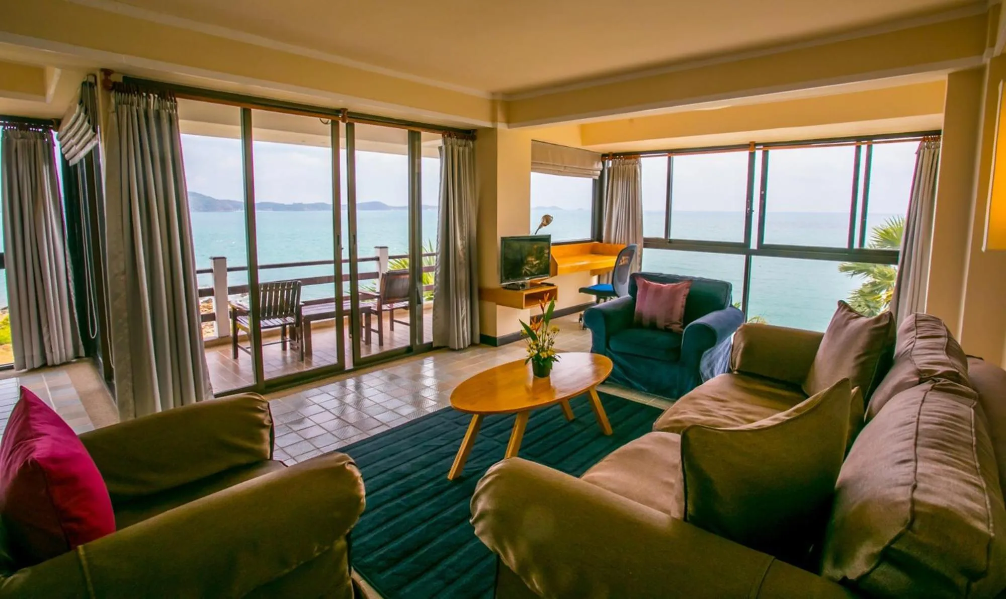 Rayong Resort Hotel โรงแรมระยองรีสอร์ท