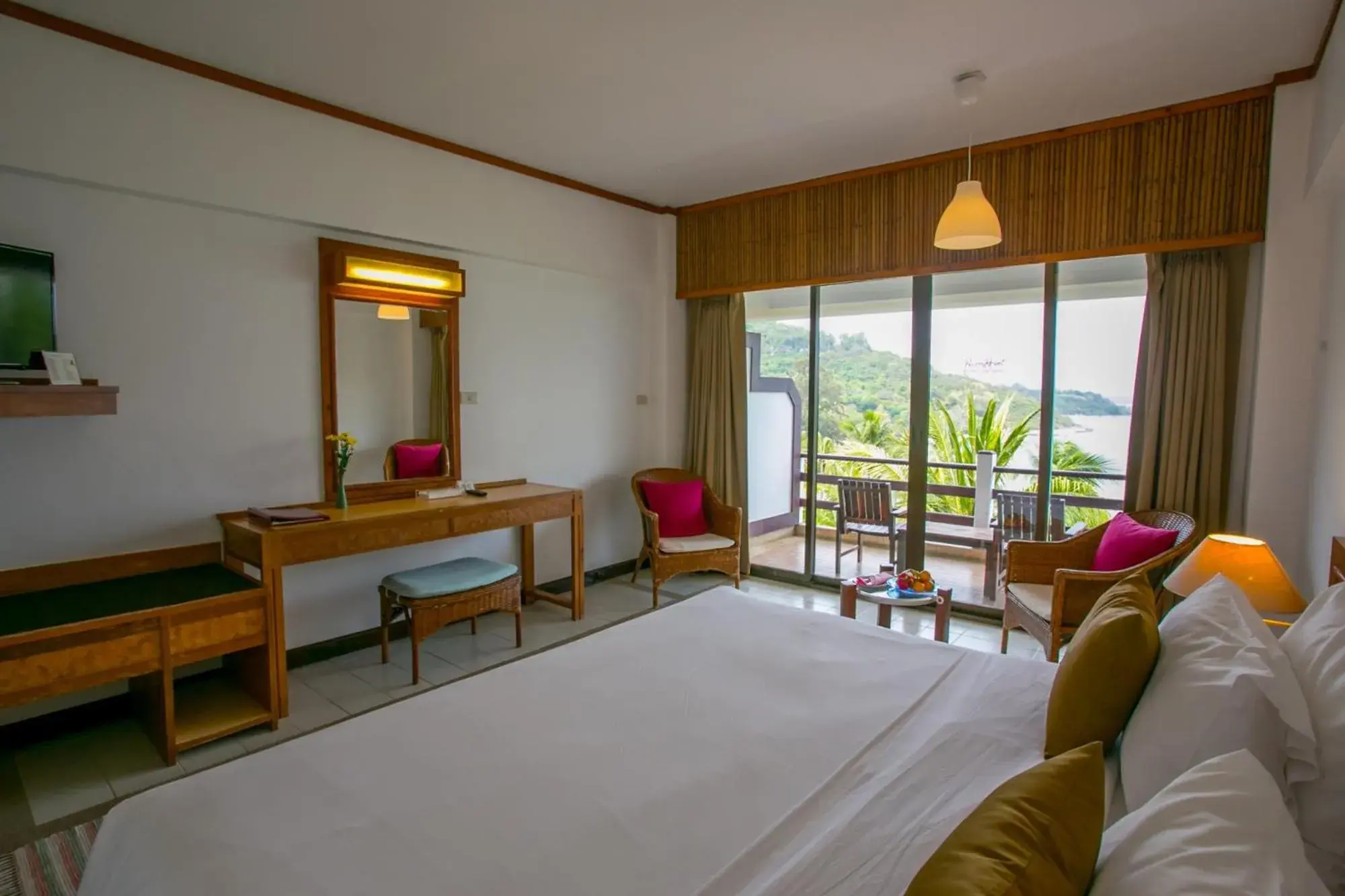 Bedroom, Bed in Rayong Resort Hotel โรงแรมระยองรีสอร์ท Bedroom, Bed in Rayong Resort Hotel โรงแรมระยองรีสอร์ท