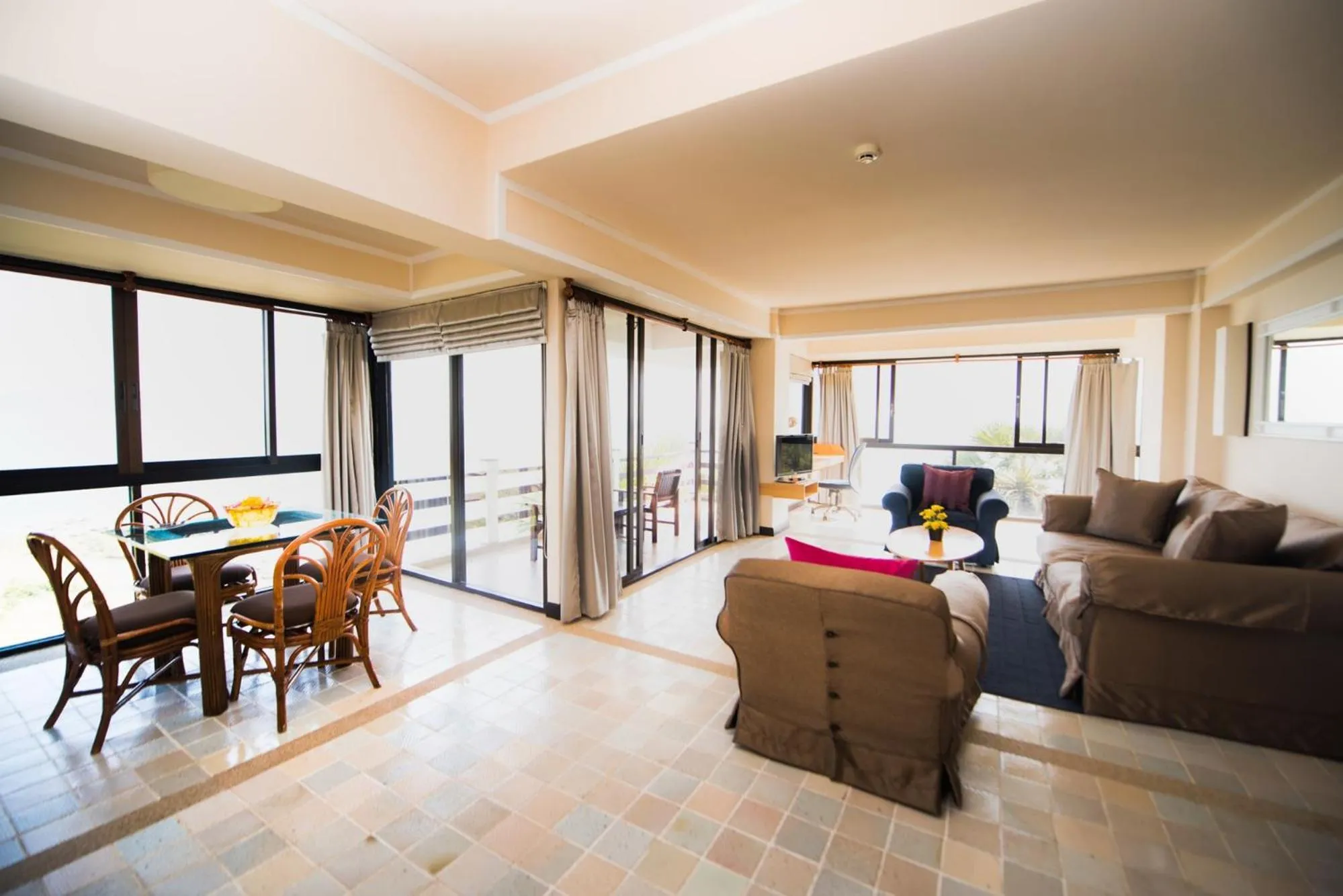 Rayong Resort Hotel โรงแรมระยองรีสอร์ท