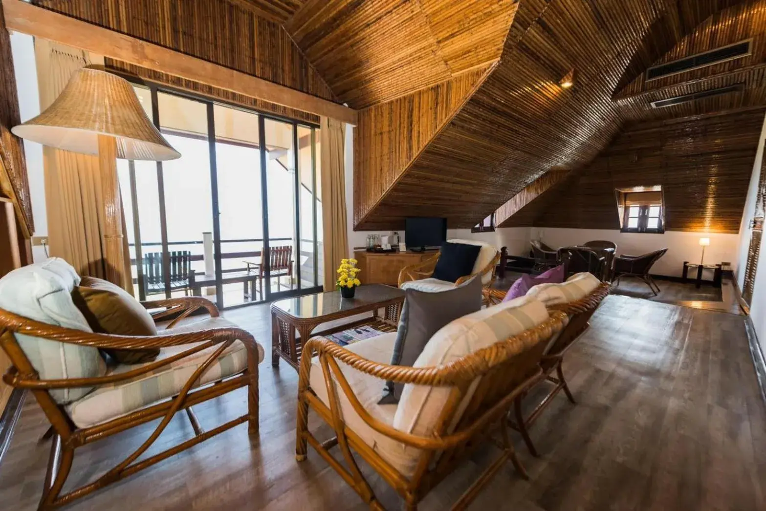 Living room in Rayong Resort Hotel โรงแรมระยองรีสอร์ท Living room in Rayong Resort Hotel โรงแรมระยองรีสอร์ท