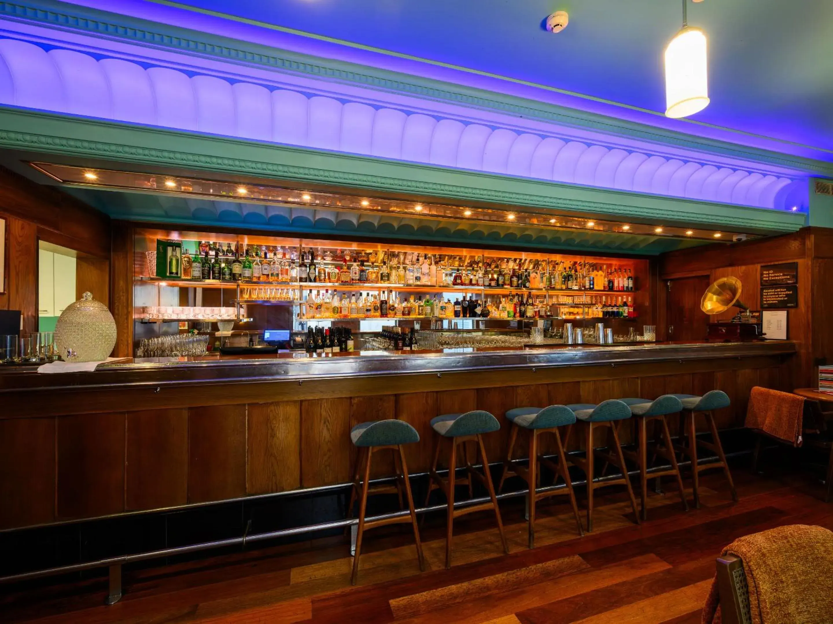 Lounge or bar in Hotel DeBrett Lounge or bar in Hotel DeBrett