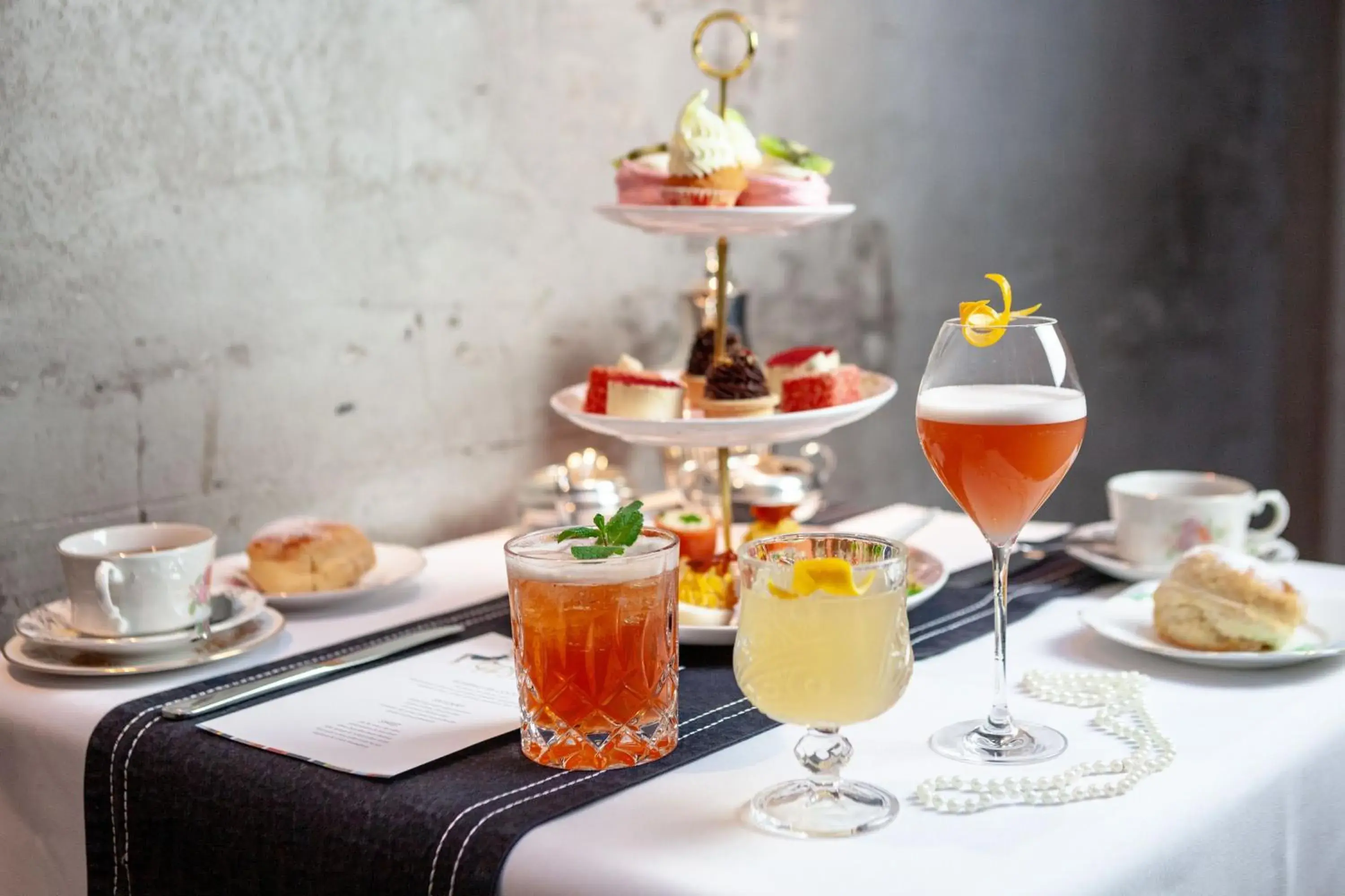 Restaurant/places to eat in Hotel DeBrett Restaurant/places to eat in Hotel DeBrett