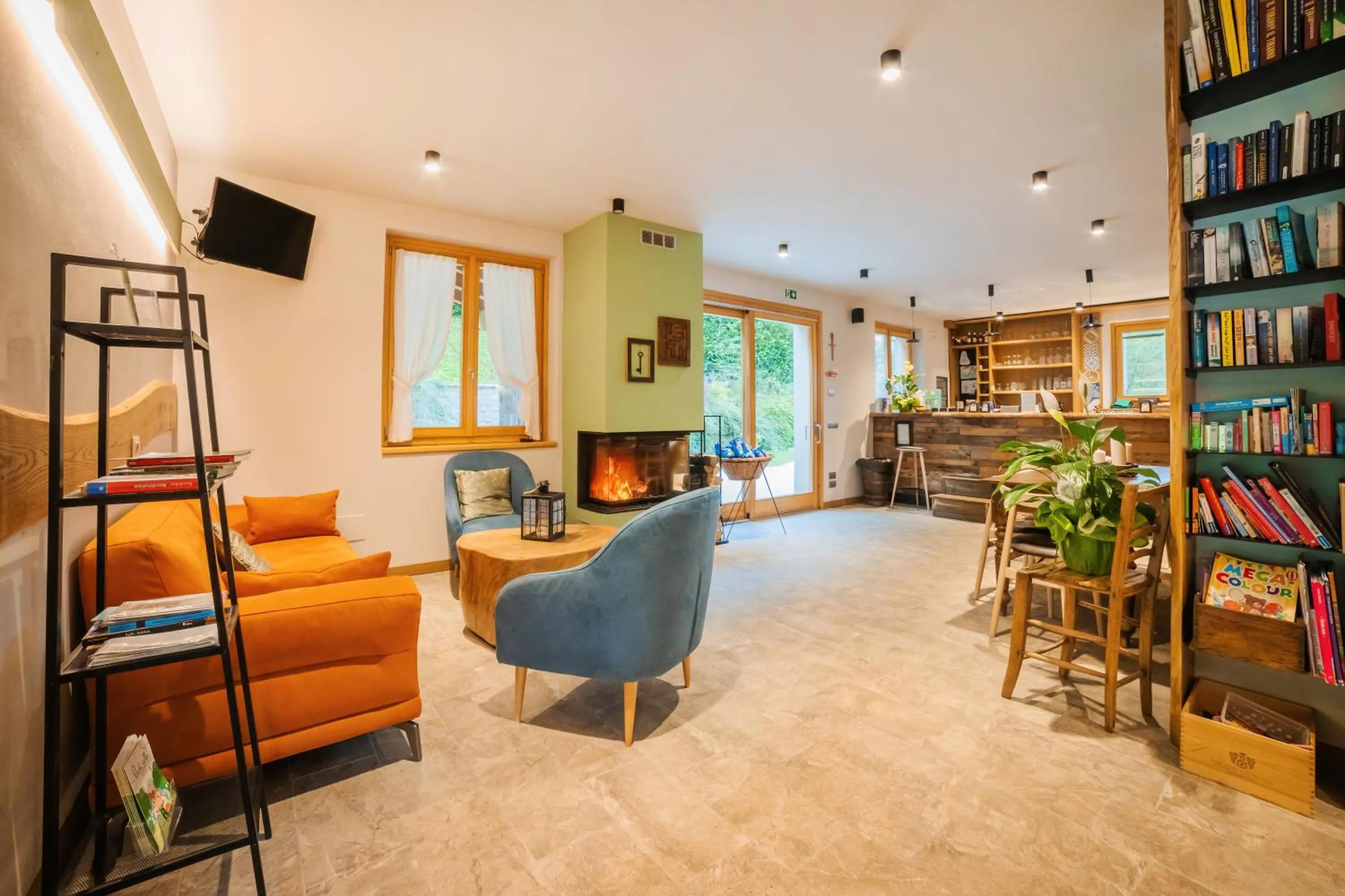 Lounge or bar in La Fontanina