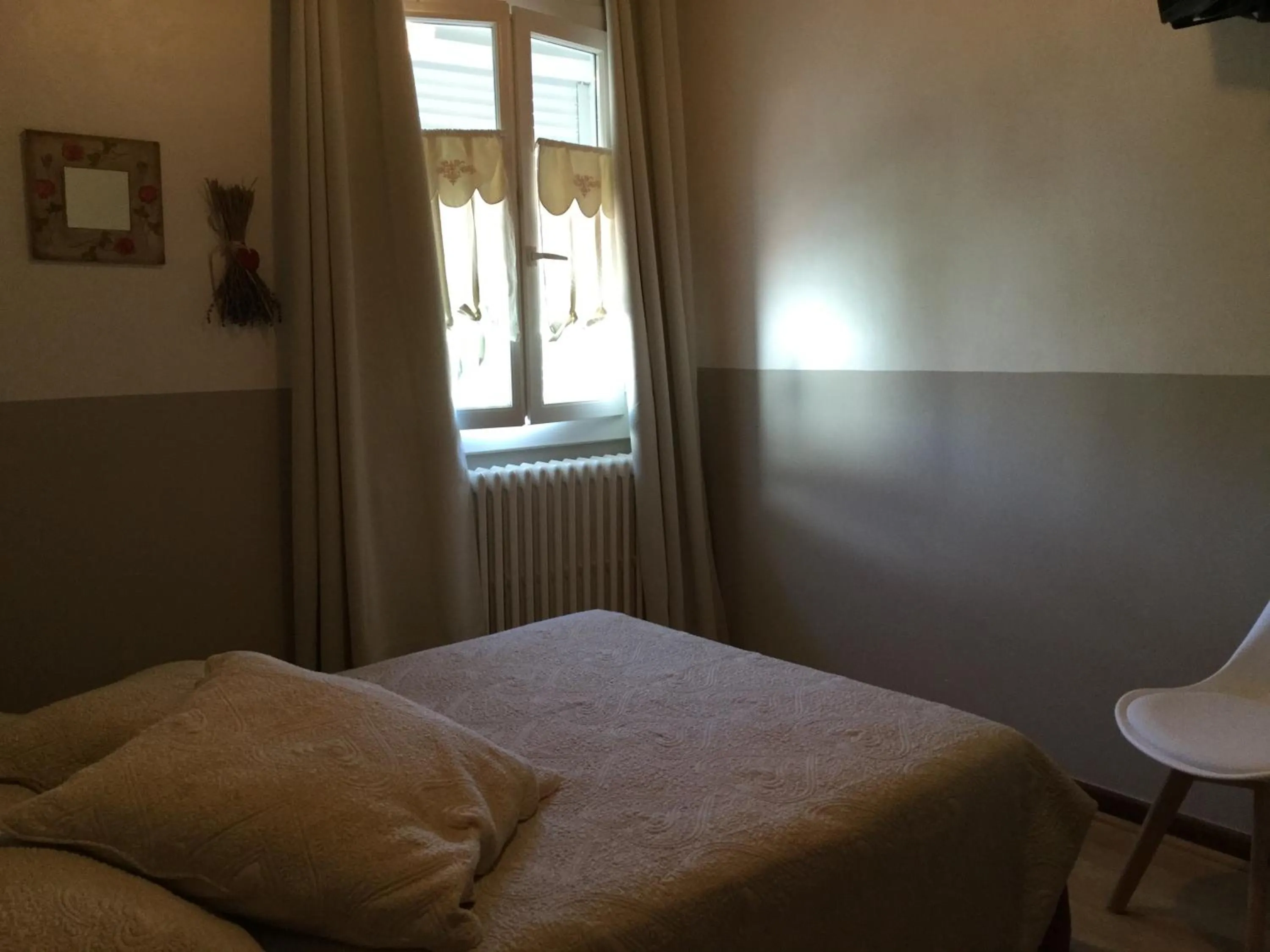 Bed in Hotel Le Méditérranée