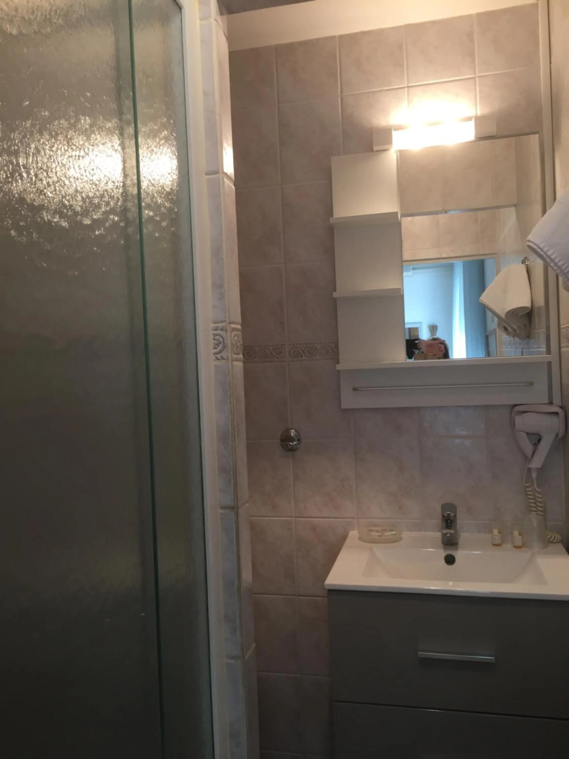 Bathroom in Hotel Le Méditérranée