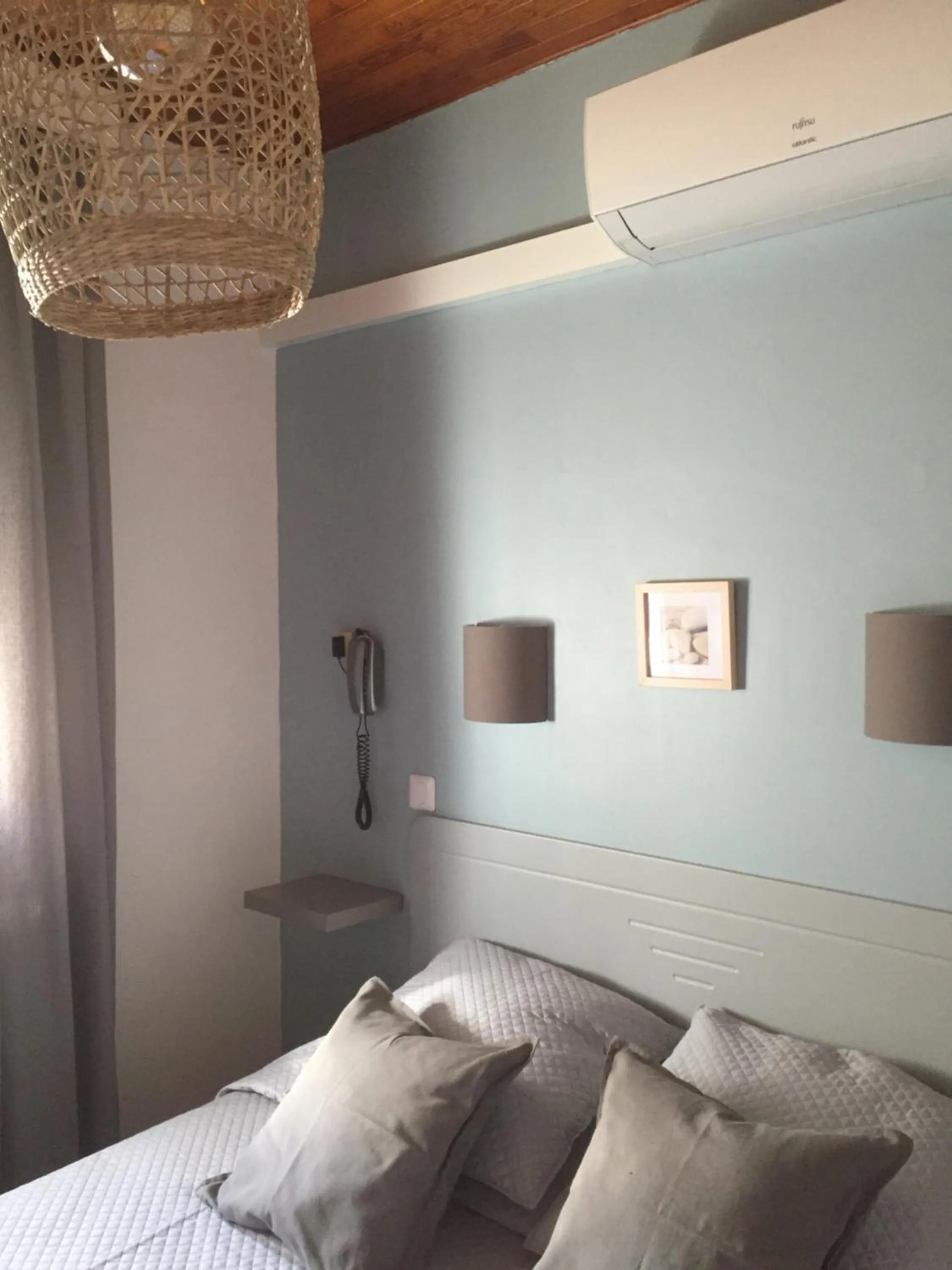 Bed in Hotel Le Méditérranée