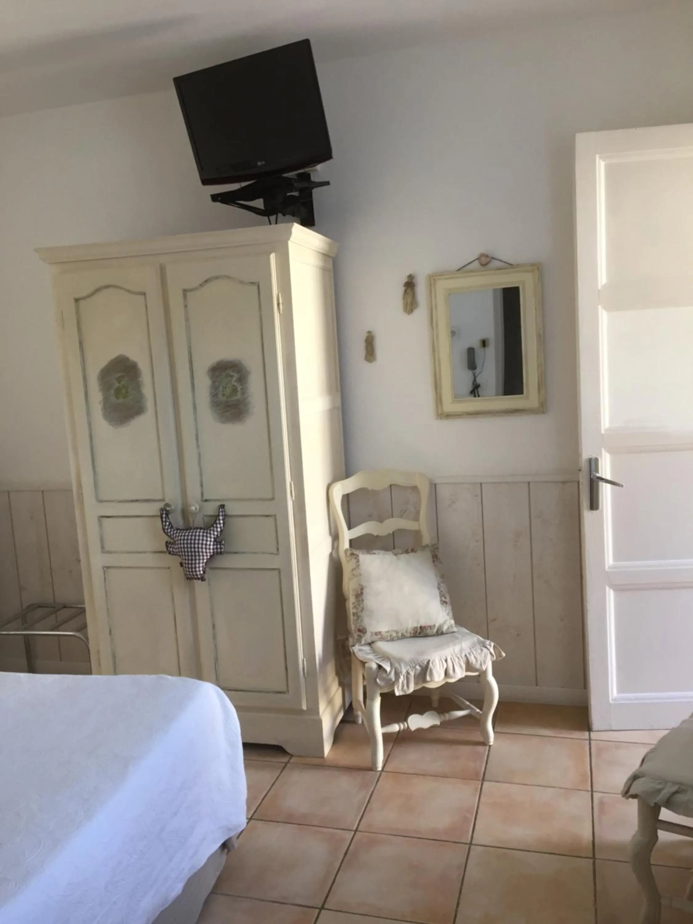 Bed in Hotel Le Méditérranée