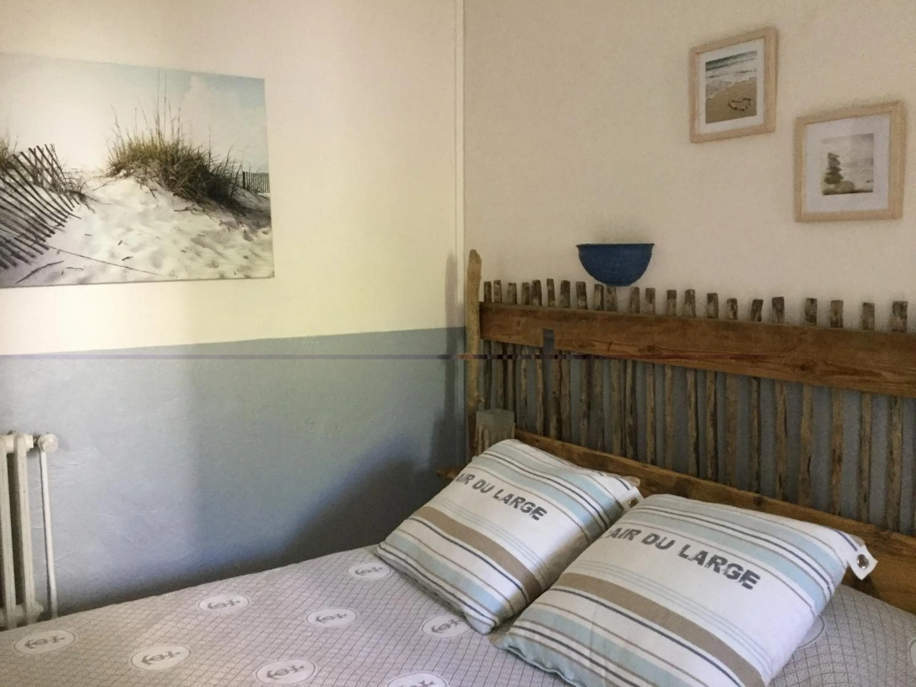 Bed in Hotel Le Méditérranée