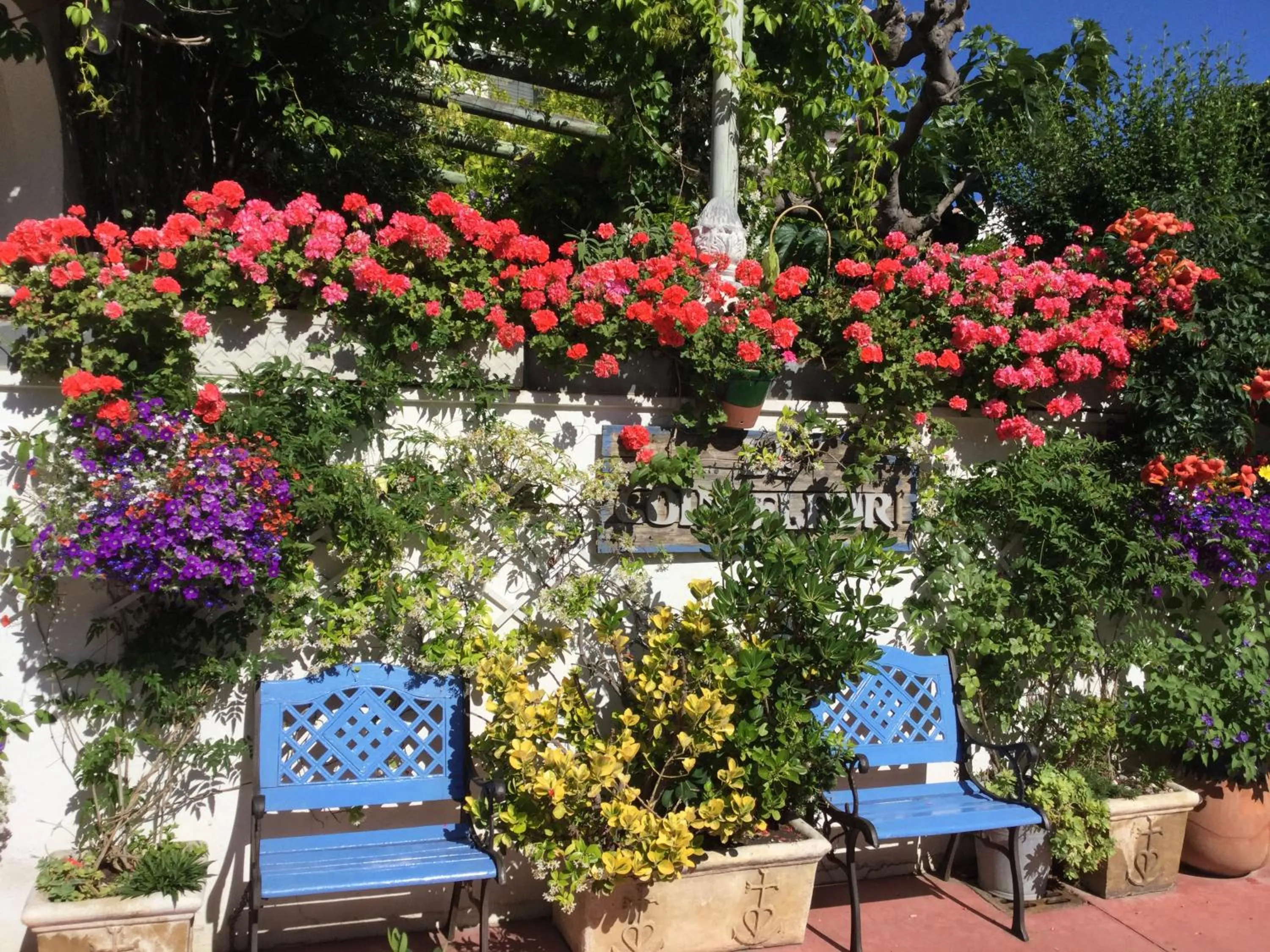 Property building in Hotel Le Méditérranée