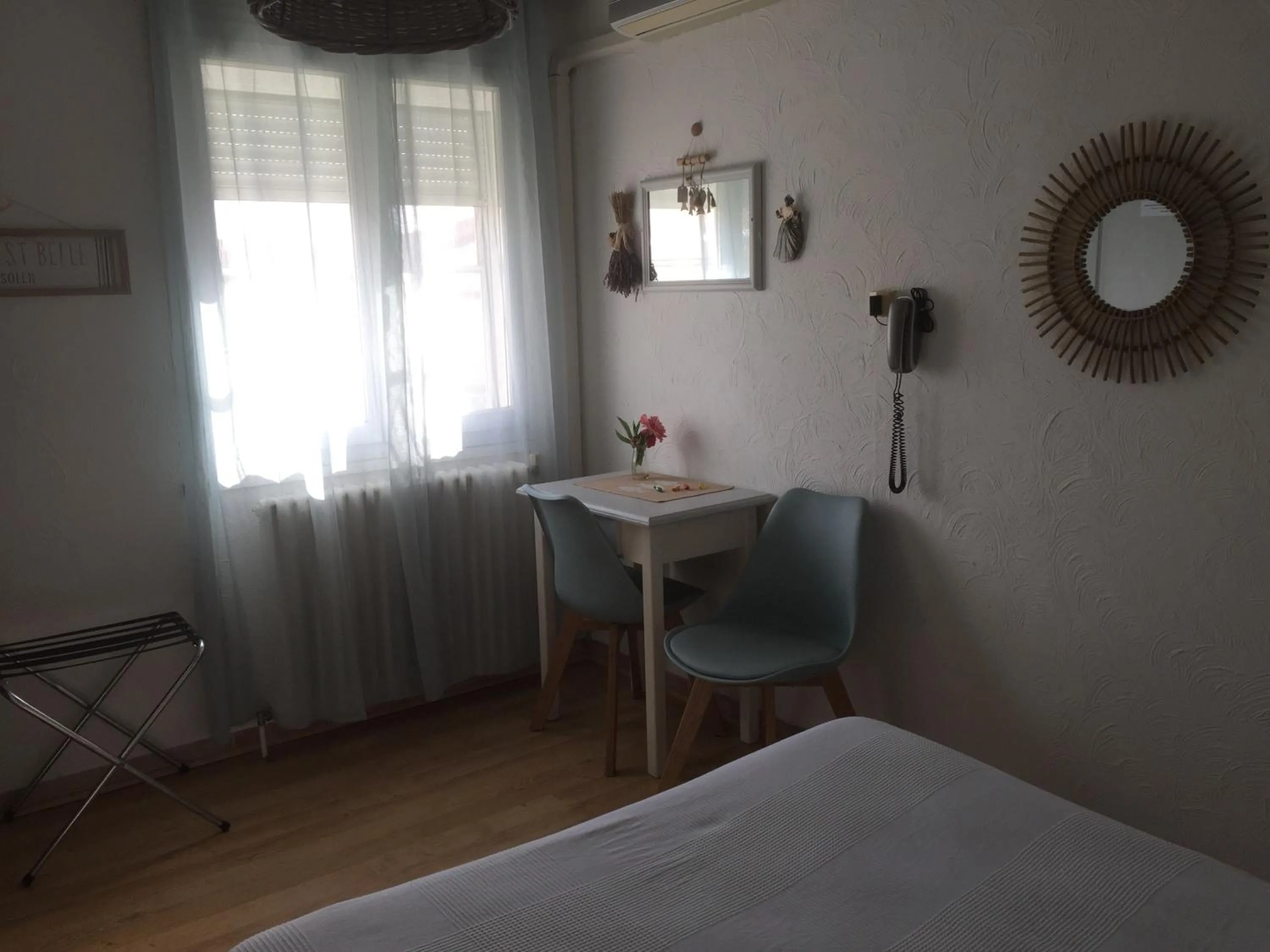 Bed in Hotel Le Méditérranée