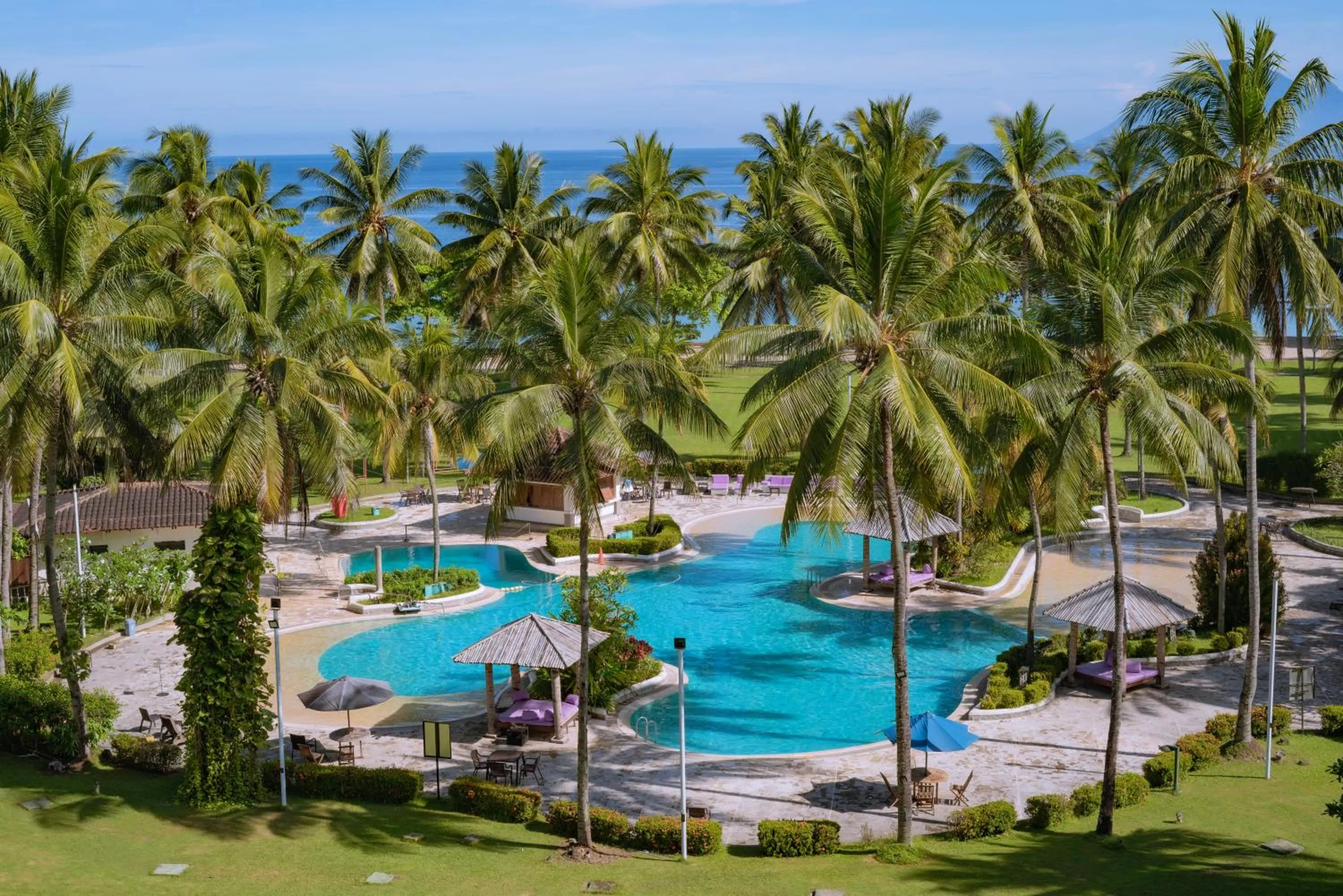 Swimming pool in Manado Tateli Resort and Convention