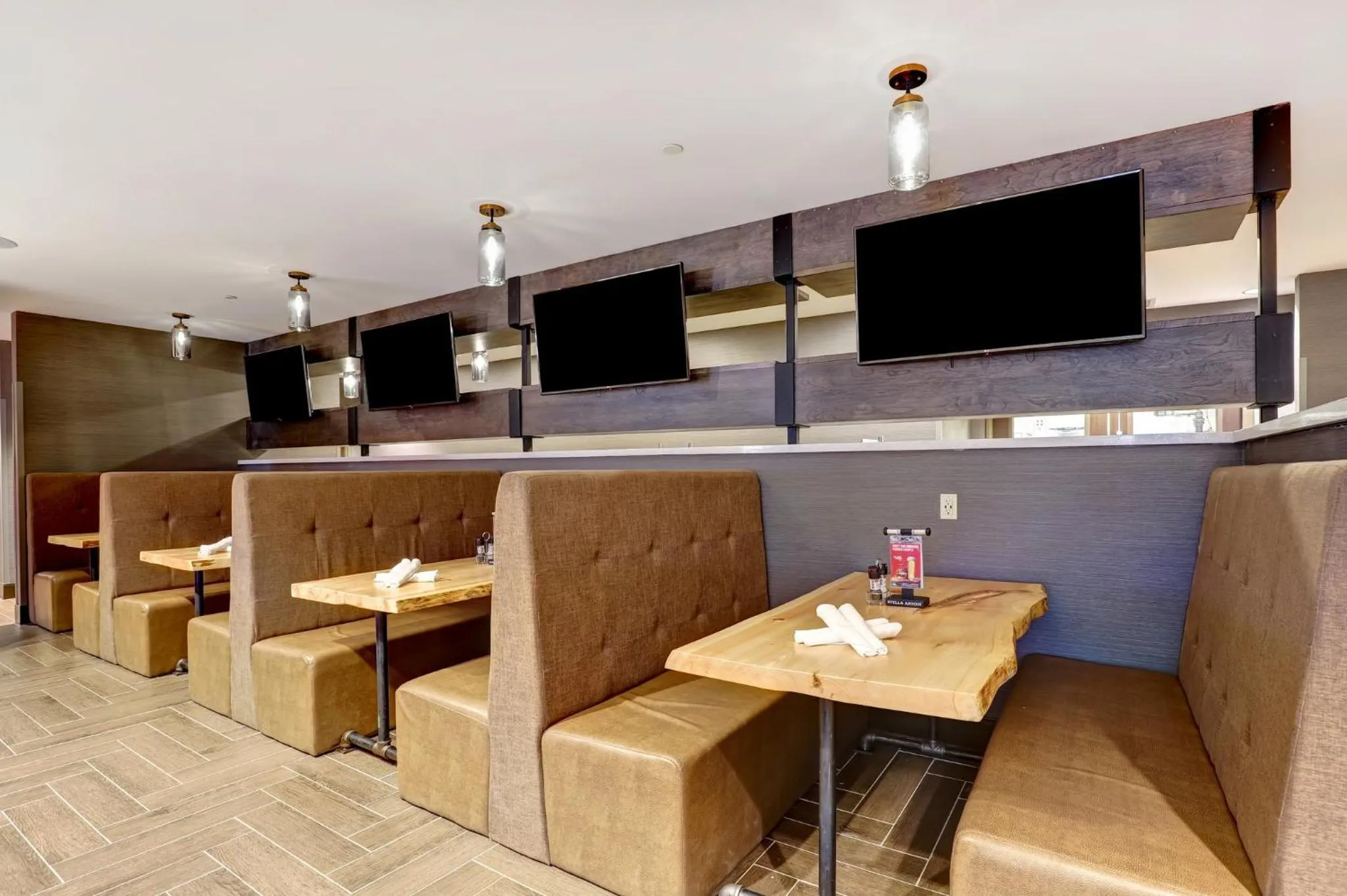 Restaurant/places to eat in Holiday Inn - Mississauga Toronto West by IHG