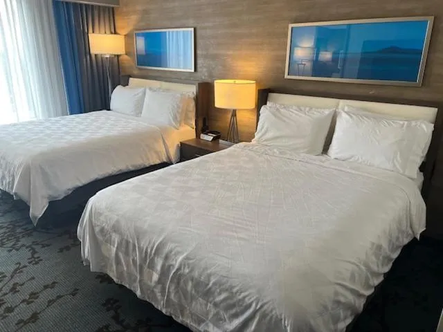 Bedroom, Bed in Holiday Inn - Mississauga Toronto West by IHG