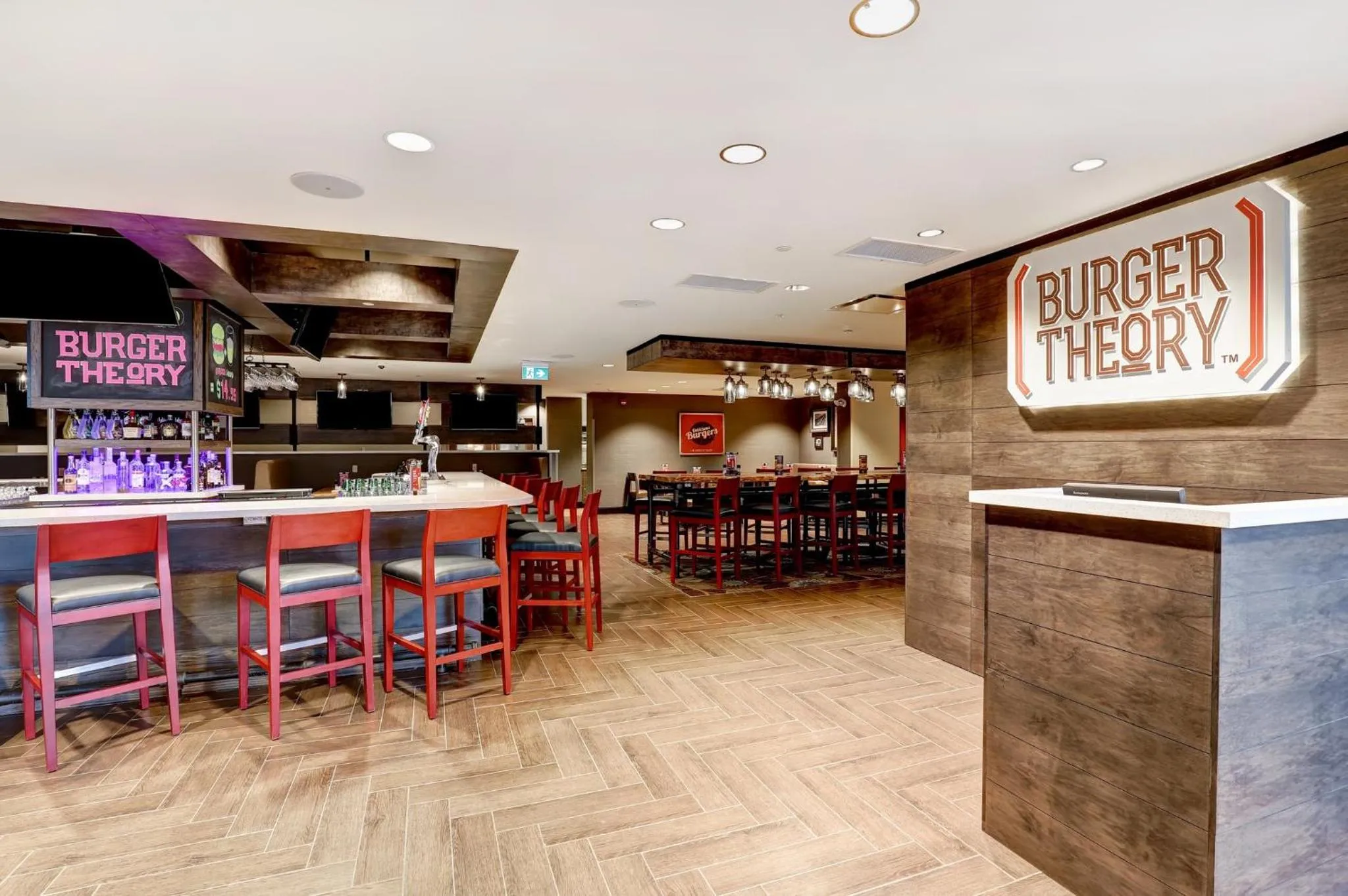 Lounge or bar in Holiday Inn - Mississauga Toronto West by IHG