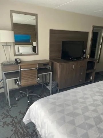 TV and multimedia, Bed in Holiday Inn - Mississauga Toronto West by IHG