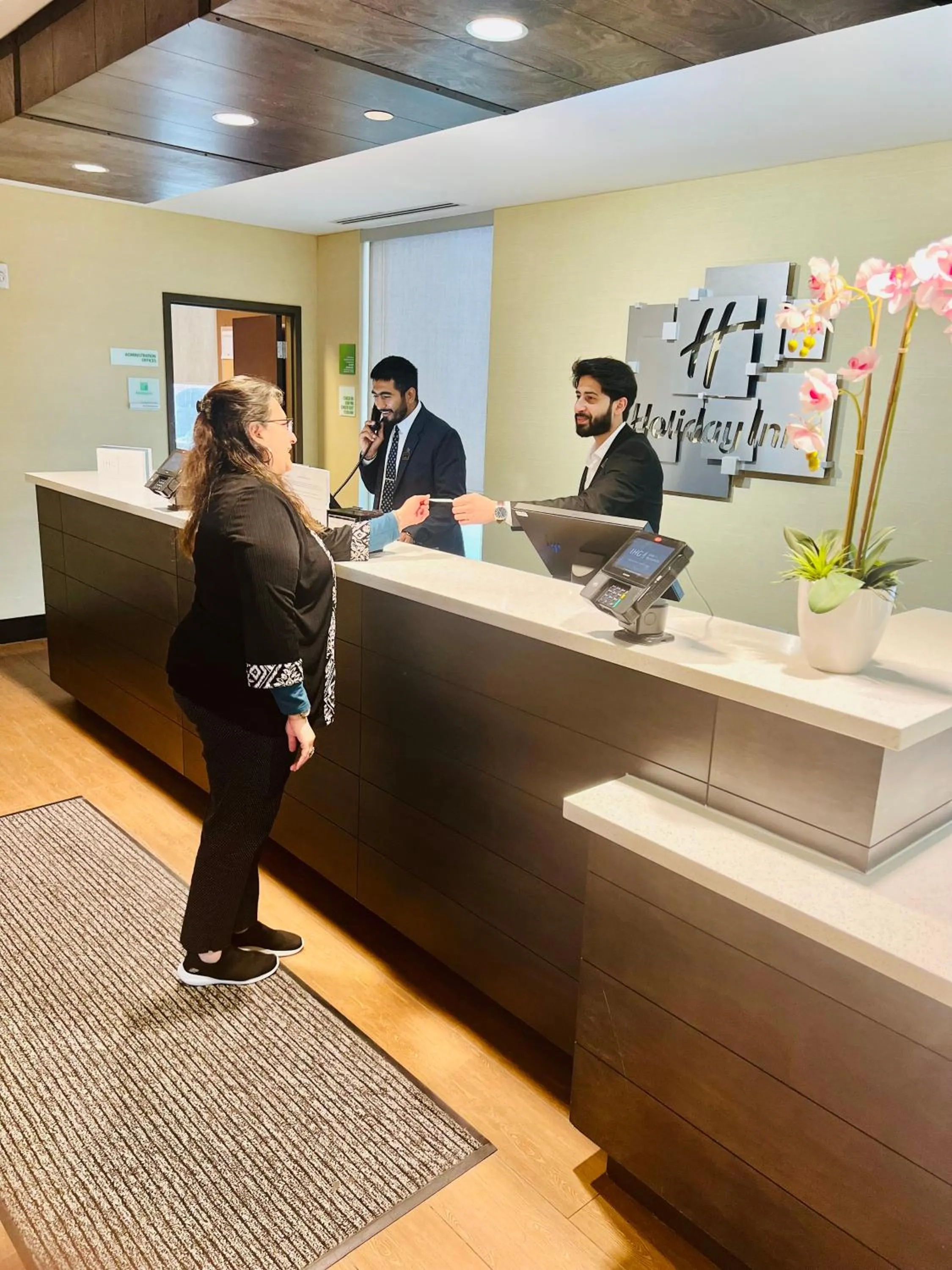 Lobby or reception in Holiday Inn - Mississauga Toronto West by IHG