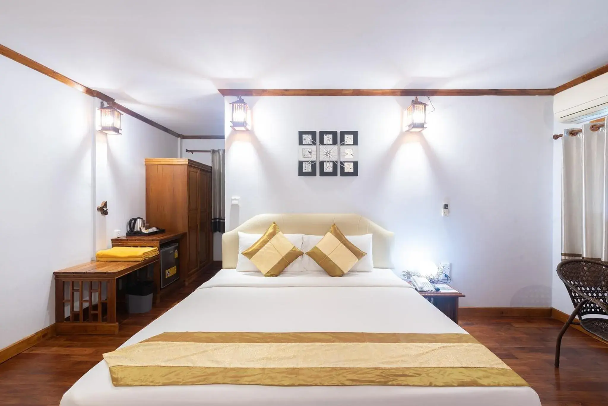 Bedroom, Bed in Phi Phi The Beach Resort Bedroom, Bed in Phi Phi The Beach Resort