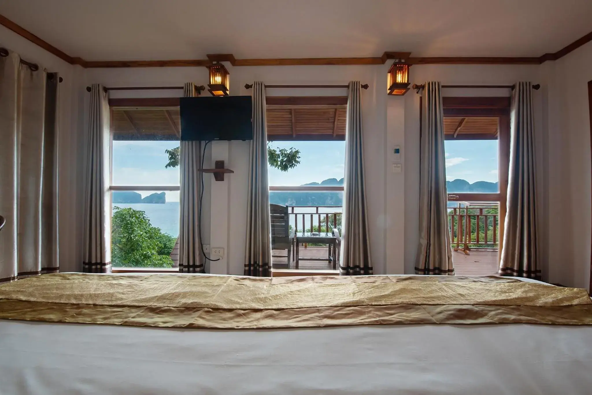 Sea view, Bed in Phi Phi The Beach Resort Sea view, Bed in Phi Phi The Beach Resort