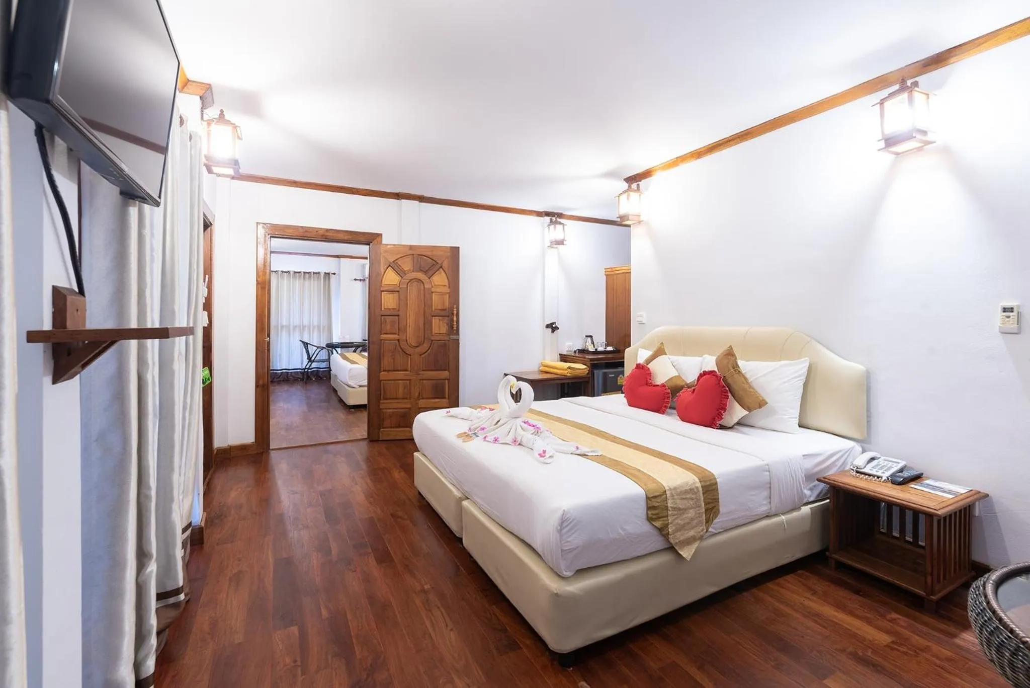 Bedroom, Bed in Phi Phi The Beach Resort