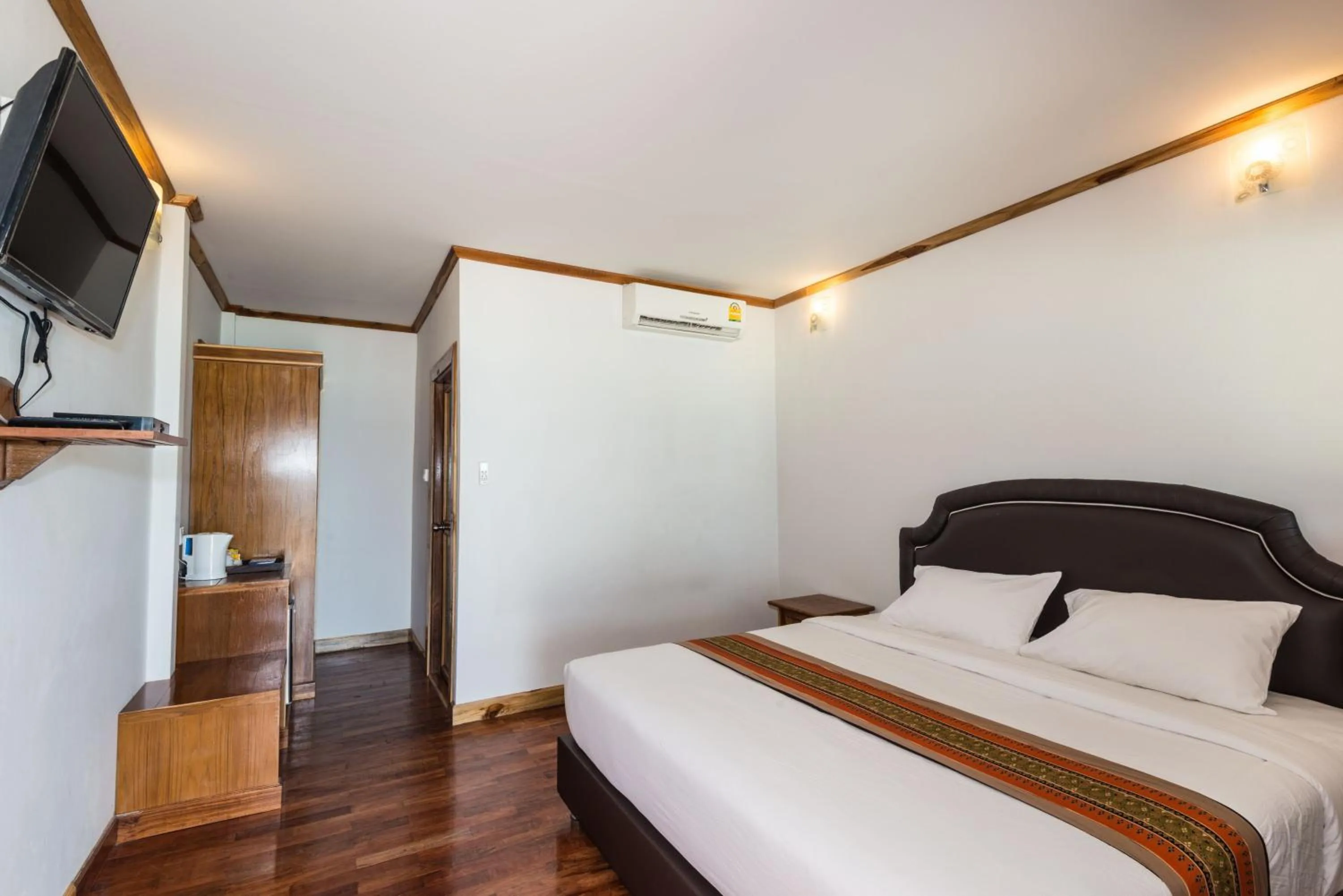 Bedroom, Bed in Phi Phi The Beach Resort